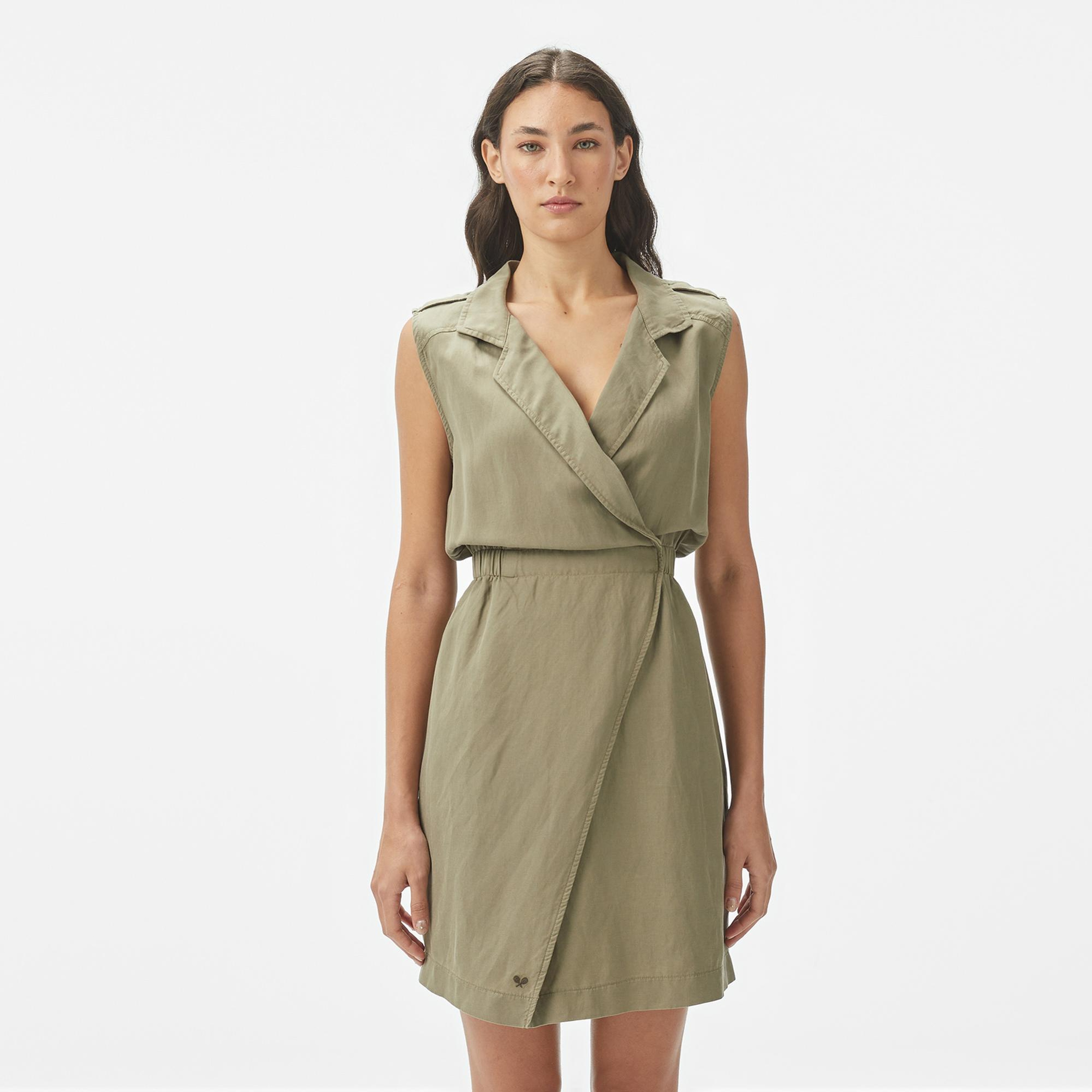 Lacoste Kadın Classic Fit Kolsuz Haki Elbise