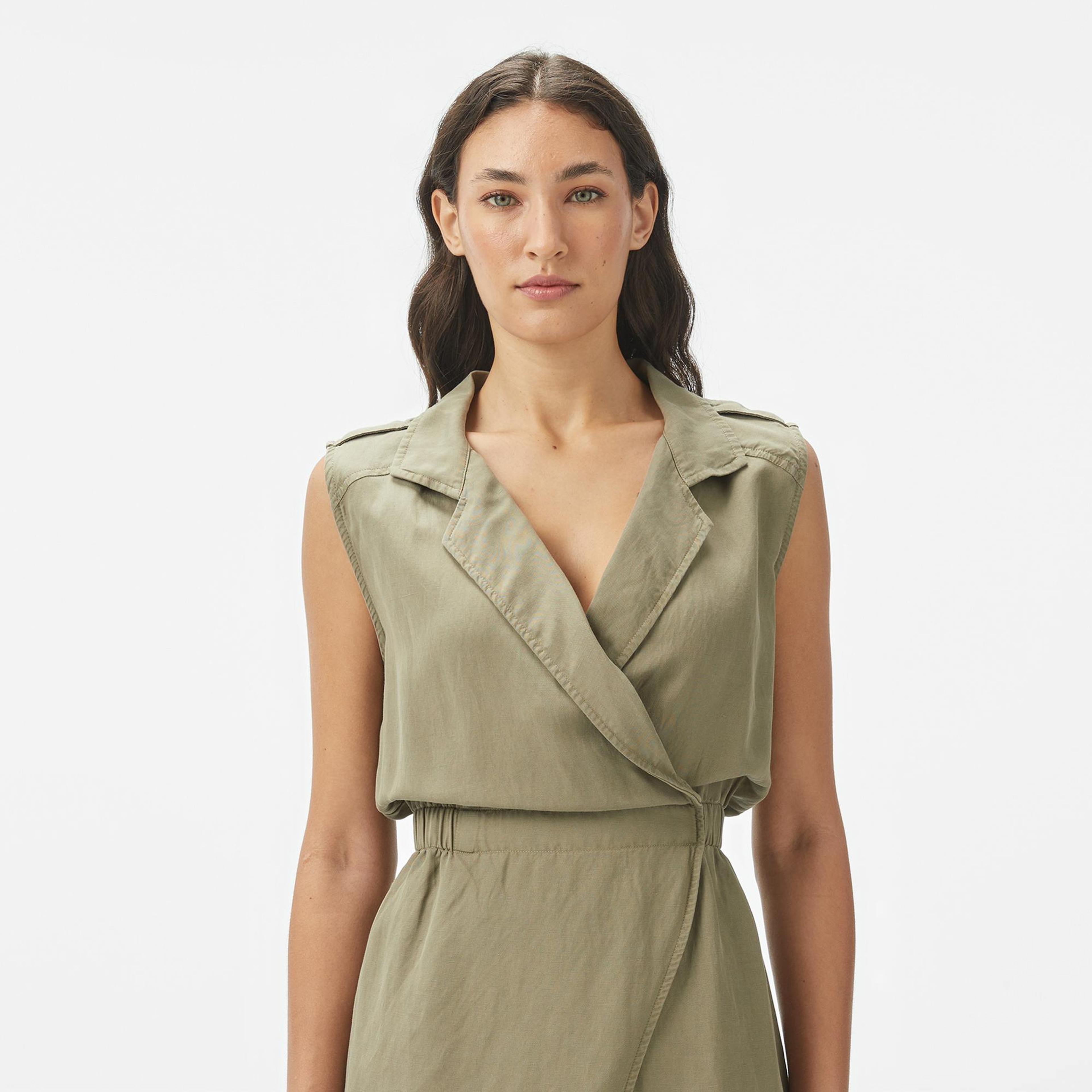 Lacoste Kadın Classic Fit Kolsuz Haki Elbise