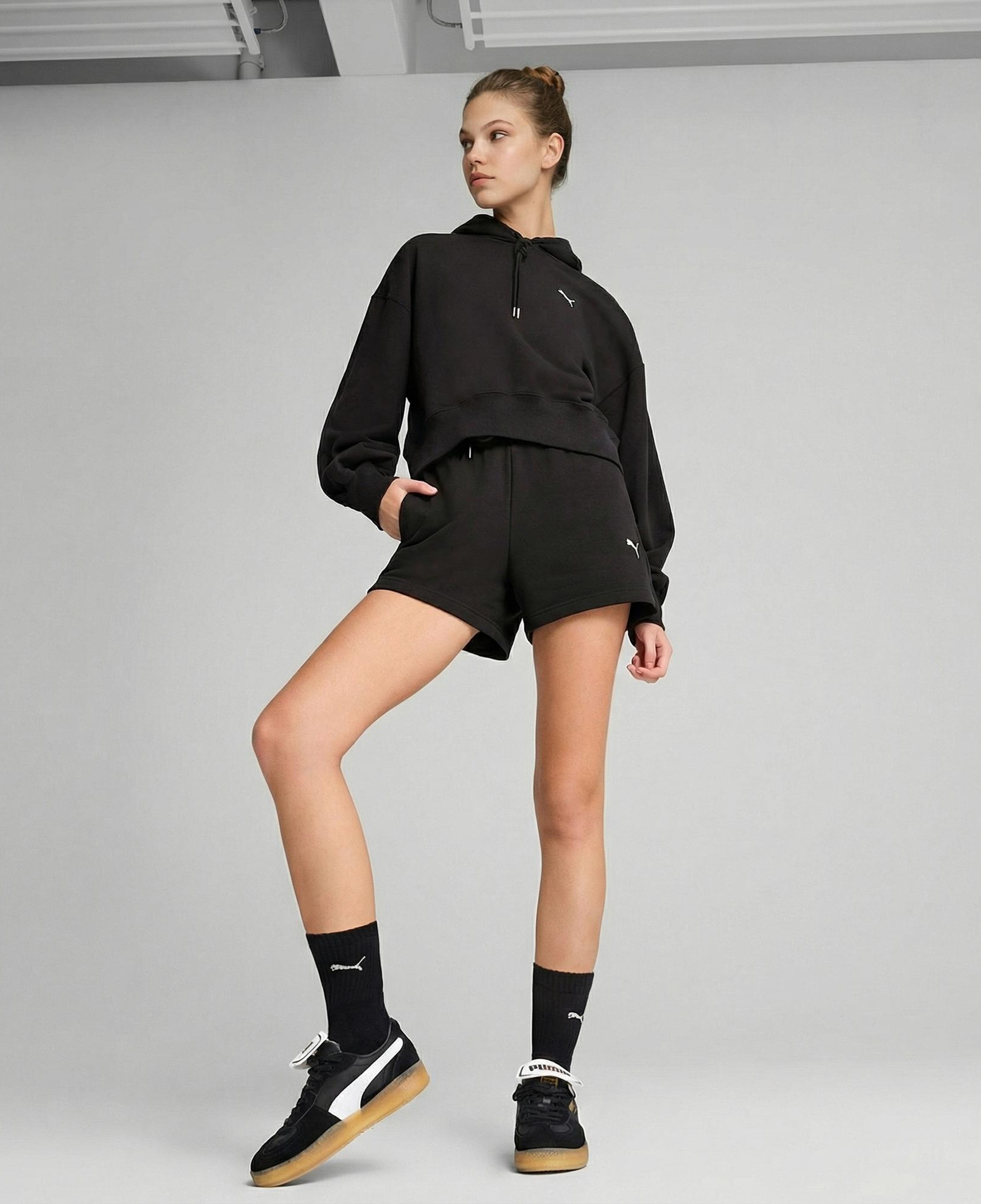 Puma Wardrobe Essential Relaxed Cropped  Kadın Siyah Sweatshirt