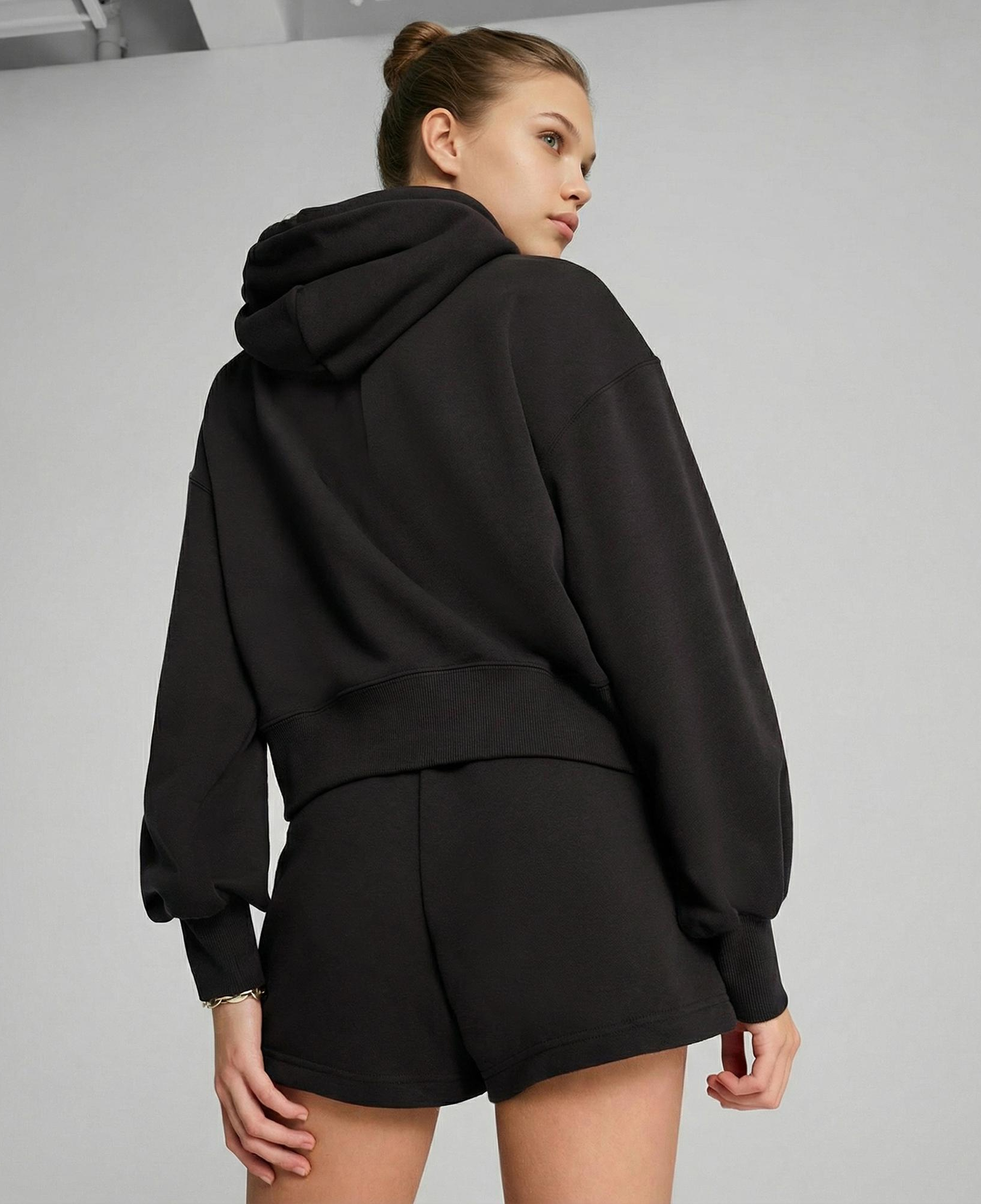 Puma Wardrobe Essential Relaxed Cropped  Kadın Siyah Sweatshirt