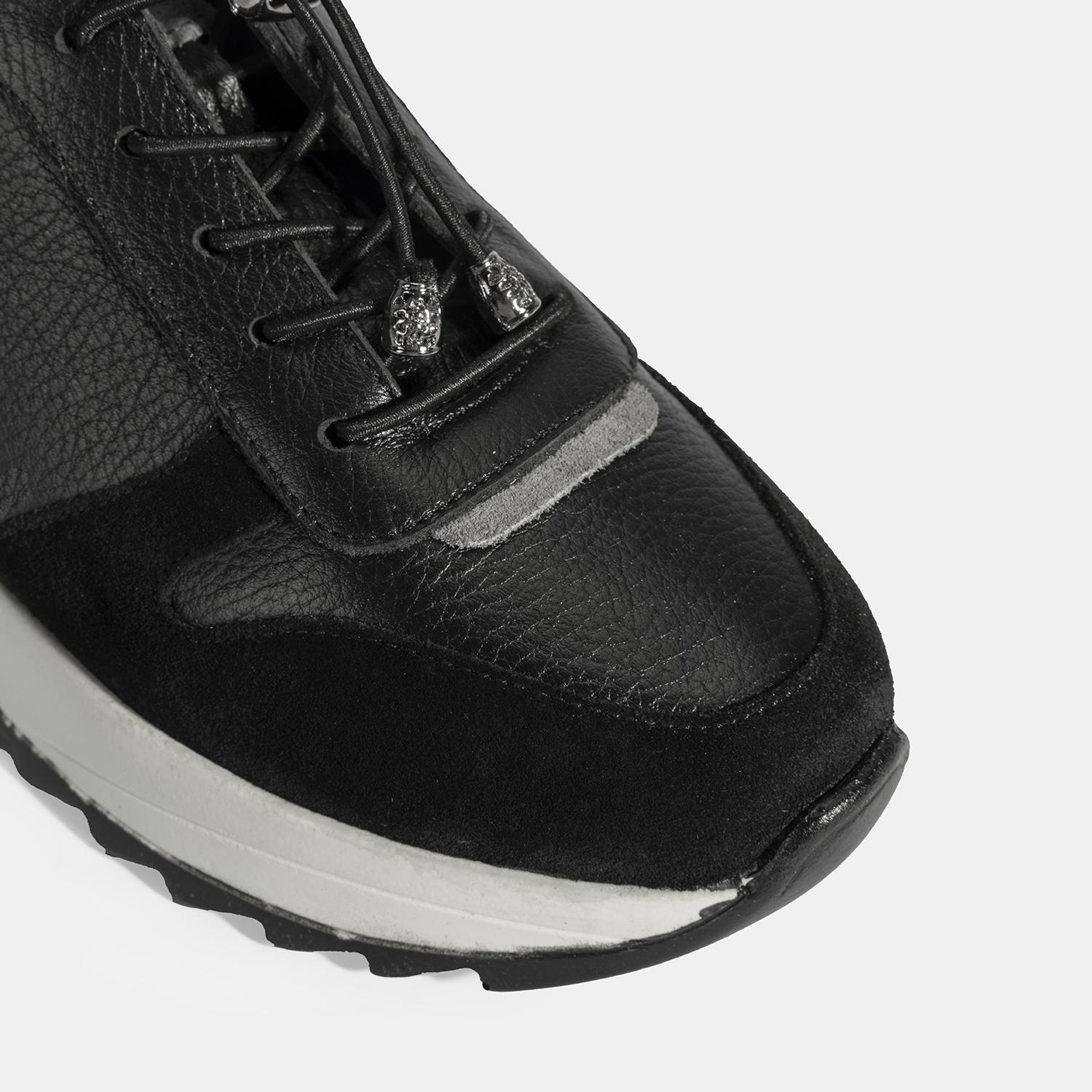 Kadın Siyah Bağcıklı Deri Spor Ayakkabı