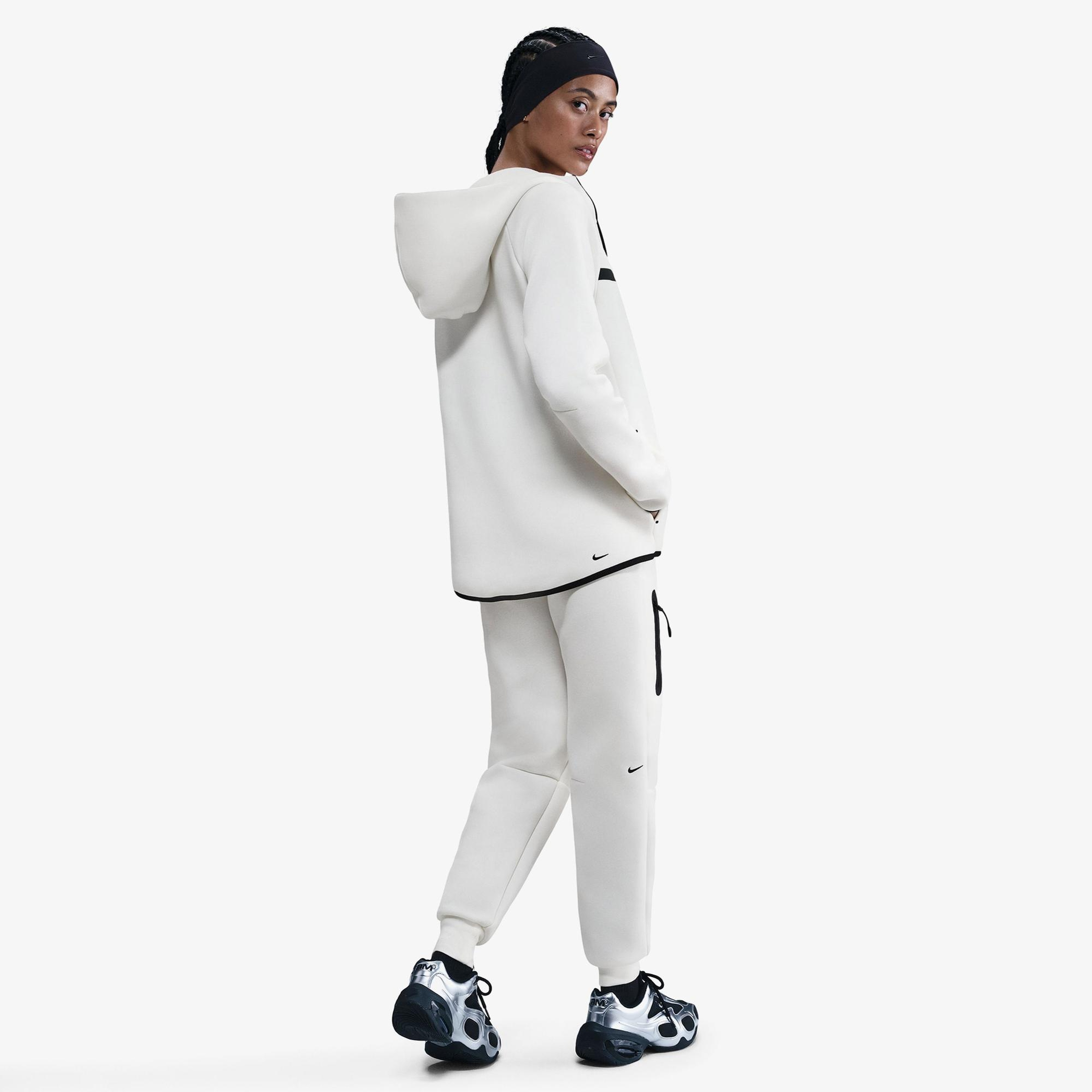 Nike Sportswear Tech Fleece Windrunner Kadın Beyaz Eşofman Üstü