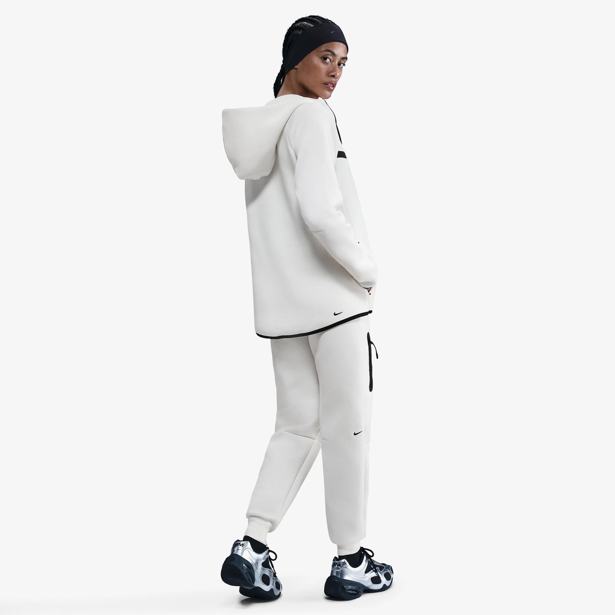 Nike Sportswear Tech Fleece Windrunner Kadın Beyaz Eşofman Üstü