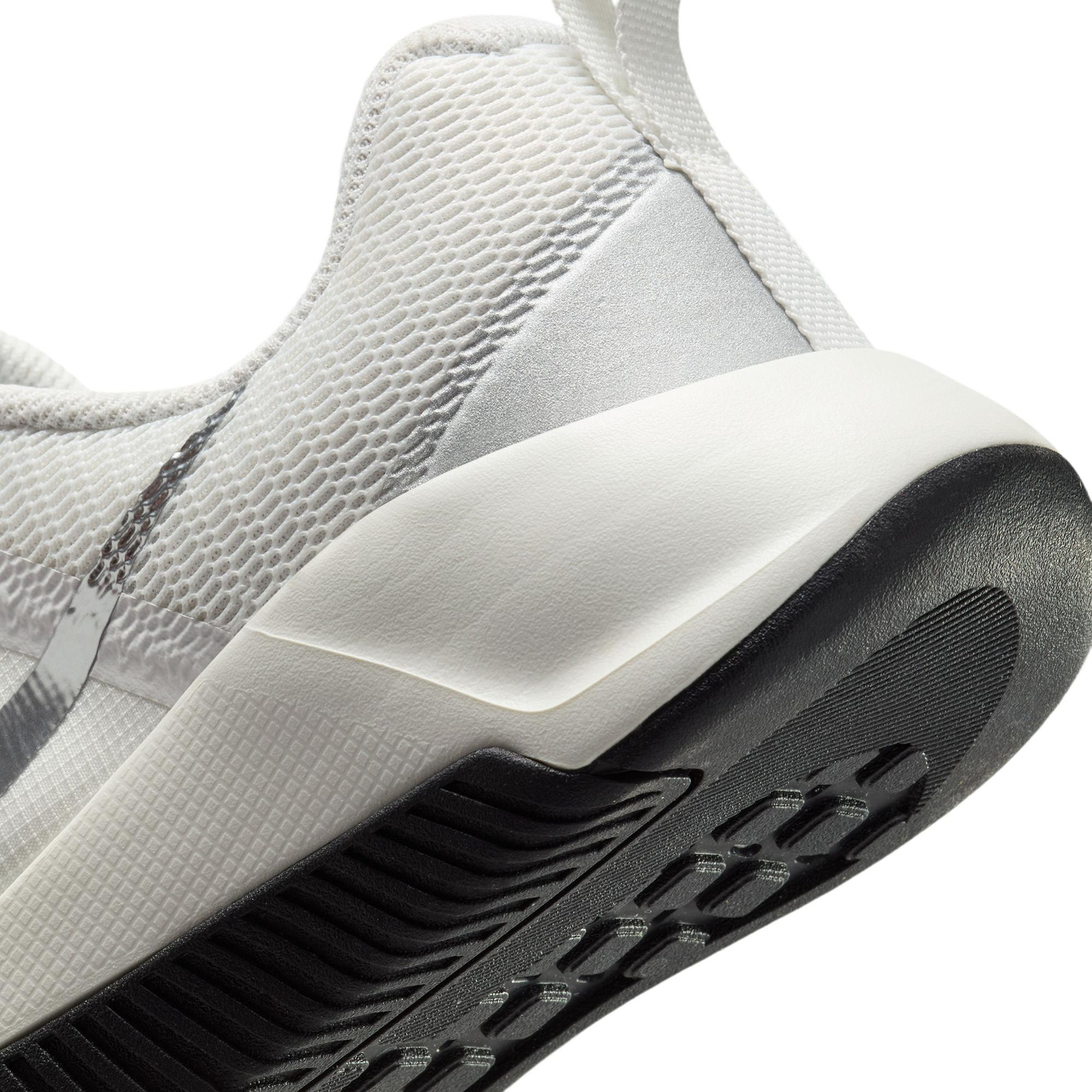 Nike MC Trainer 3 Premium Kadın Beyaz Spor Ayakkabı