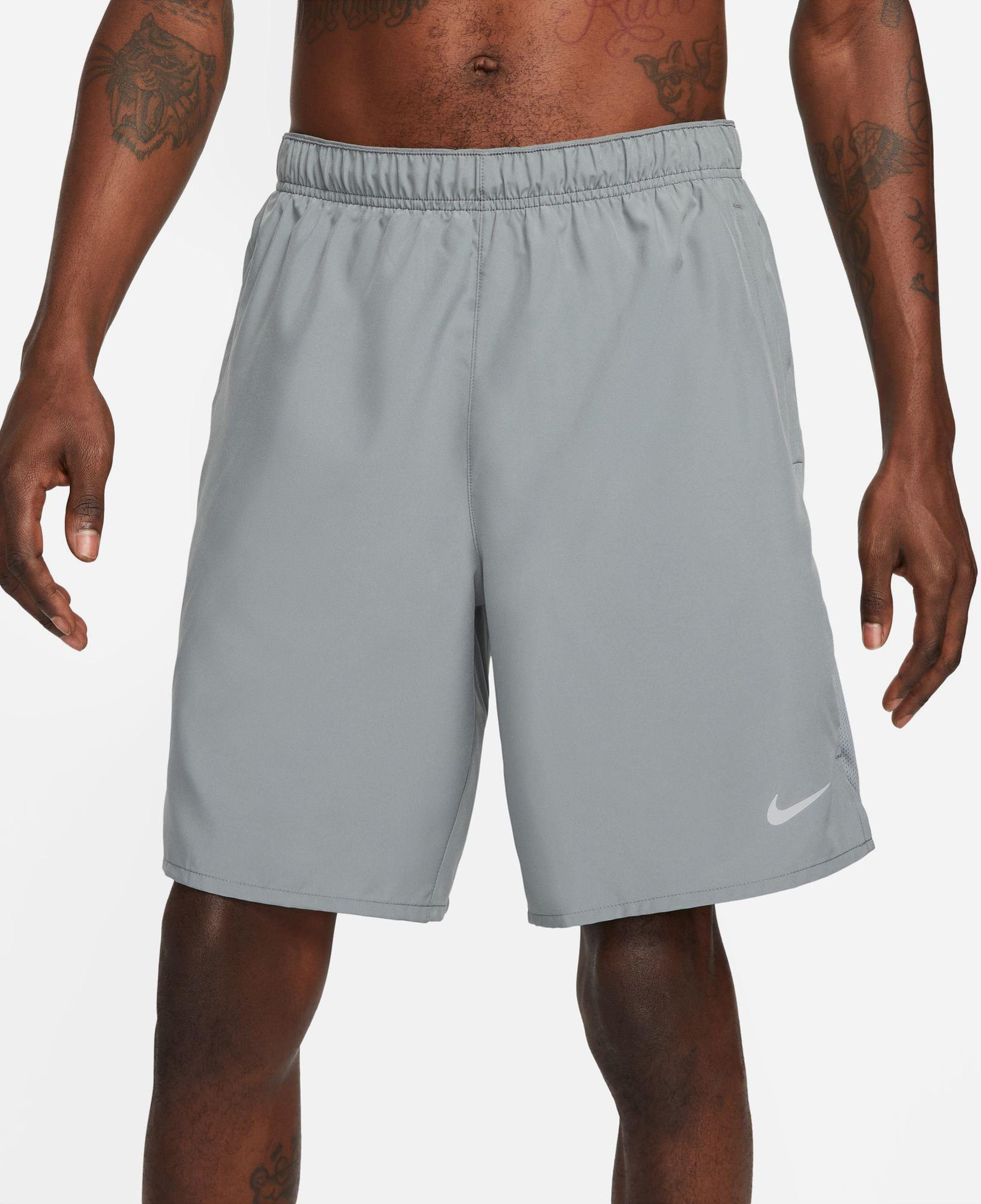 Nike Dri-Fit Challenger Erkek Gri Şort