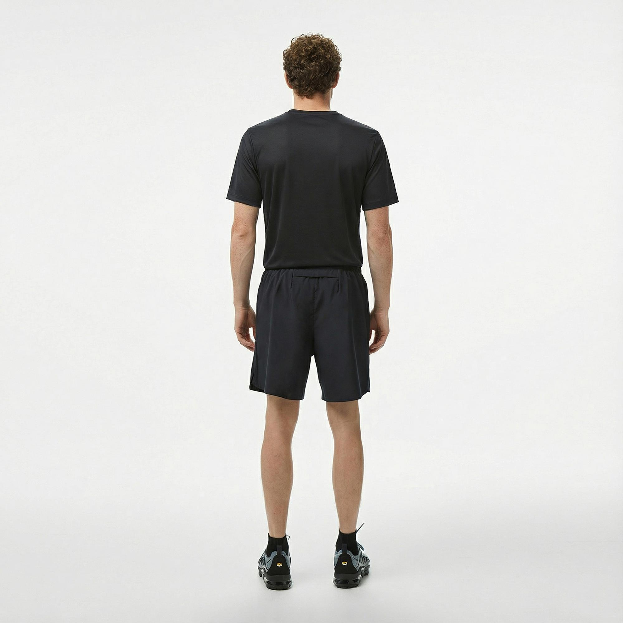 Nike Dri-Fit Challenger 18cm Erkek Siyah Şort