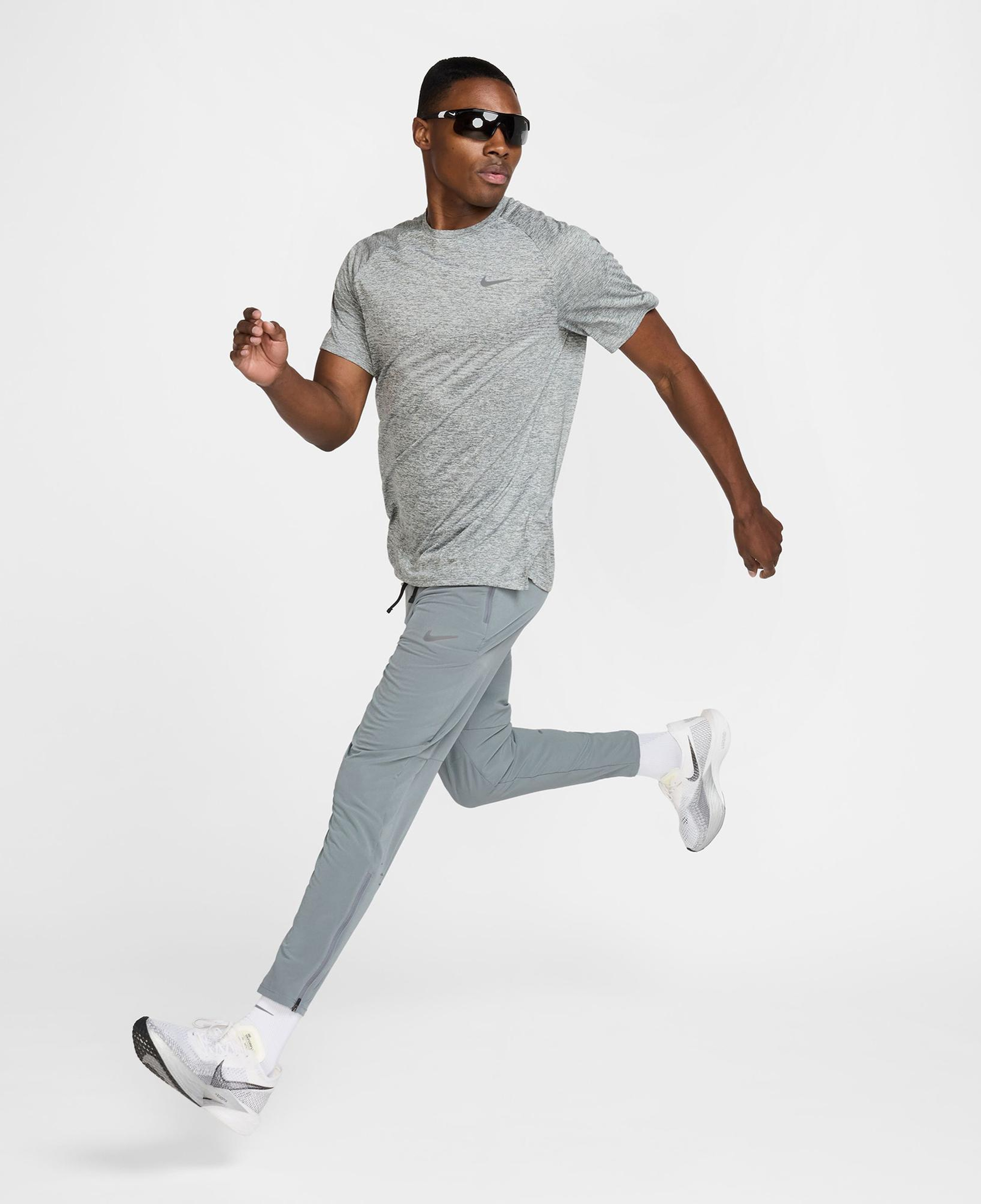 Nike Dri-Fit Stride Woven Erkek Gri Eşofman Altı