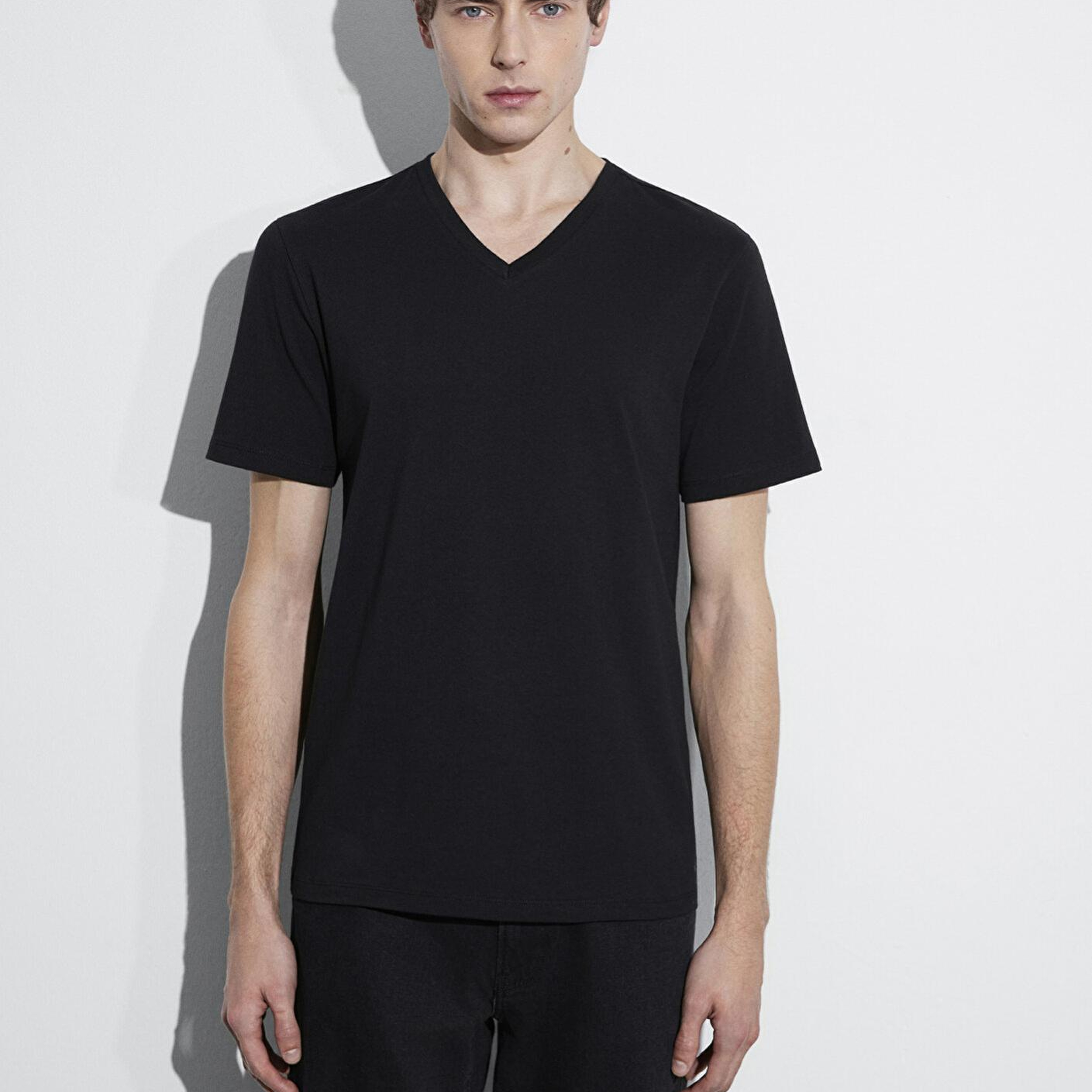 Mavi Stretch V Yaka Siyah Basic Tişört Fitted / Vücuda Oturan Kesim 061748-900