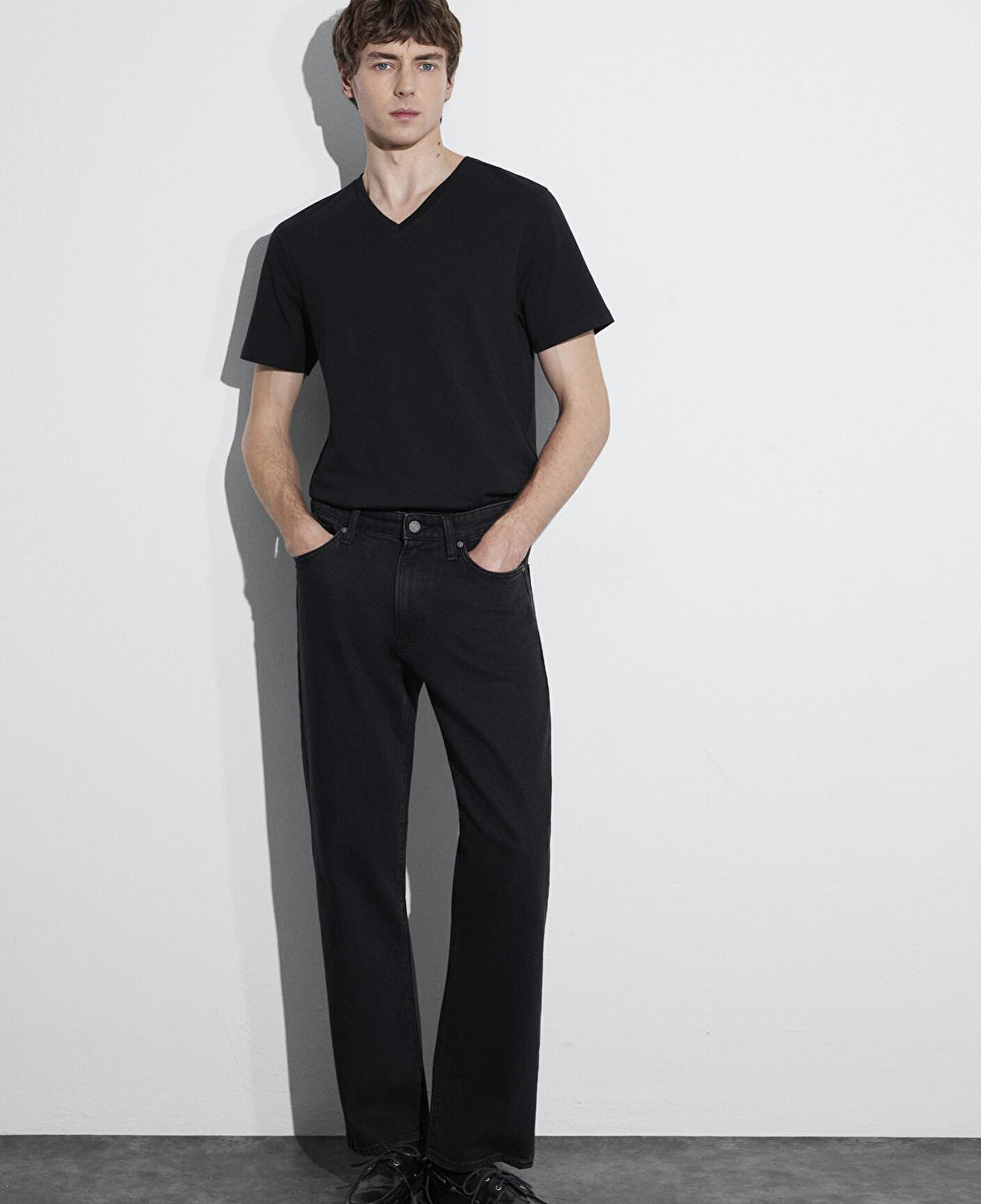 Mavi Stretch V Yaka Siyah Basic Tişört Fitted / Vücuda Oturan Kesim 061748-900