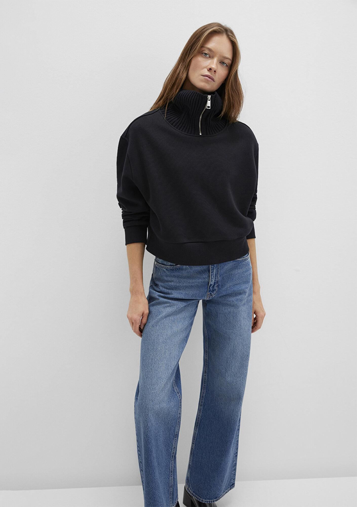 Mavi Yarı Fermuarlı Dik Yaka Siyah Sweatshirt 1S10434-900