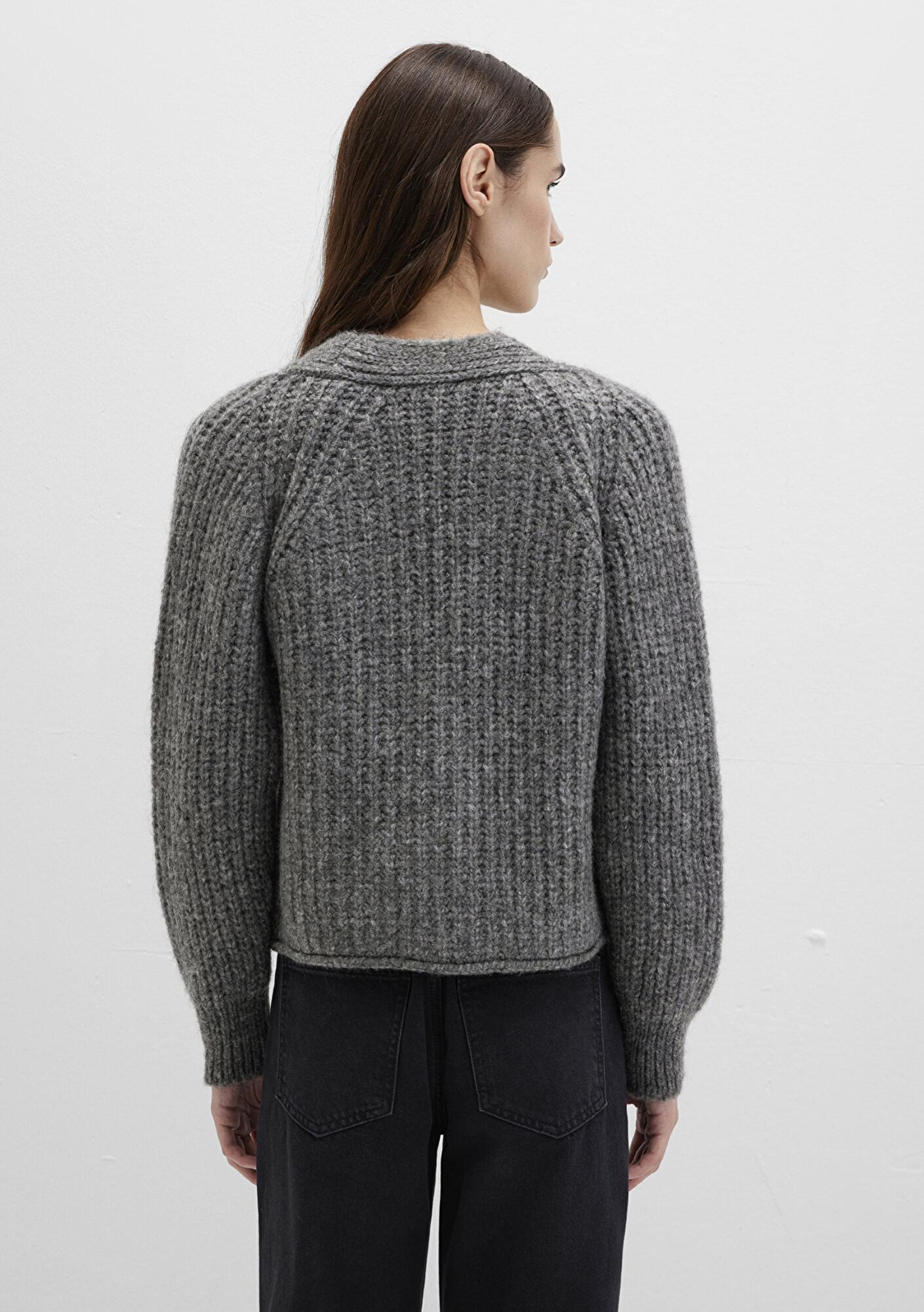 Mavi Düğme Detaylı Gri Hırka Regular Fit / Normal Kesim 1710386-80024