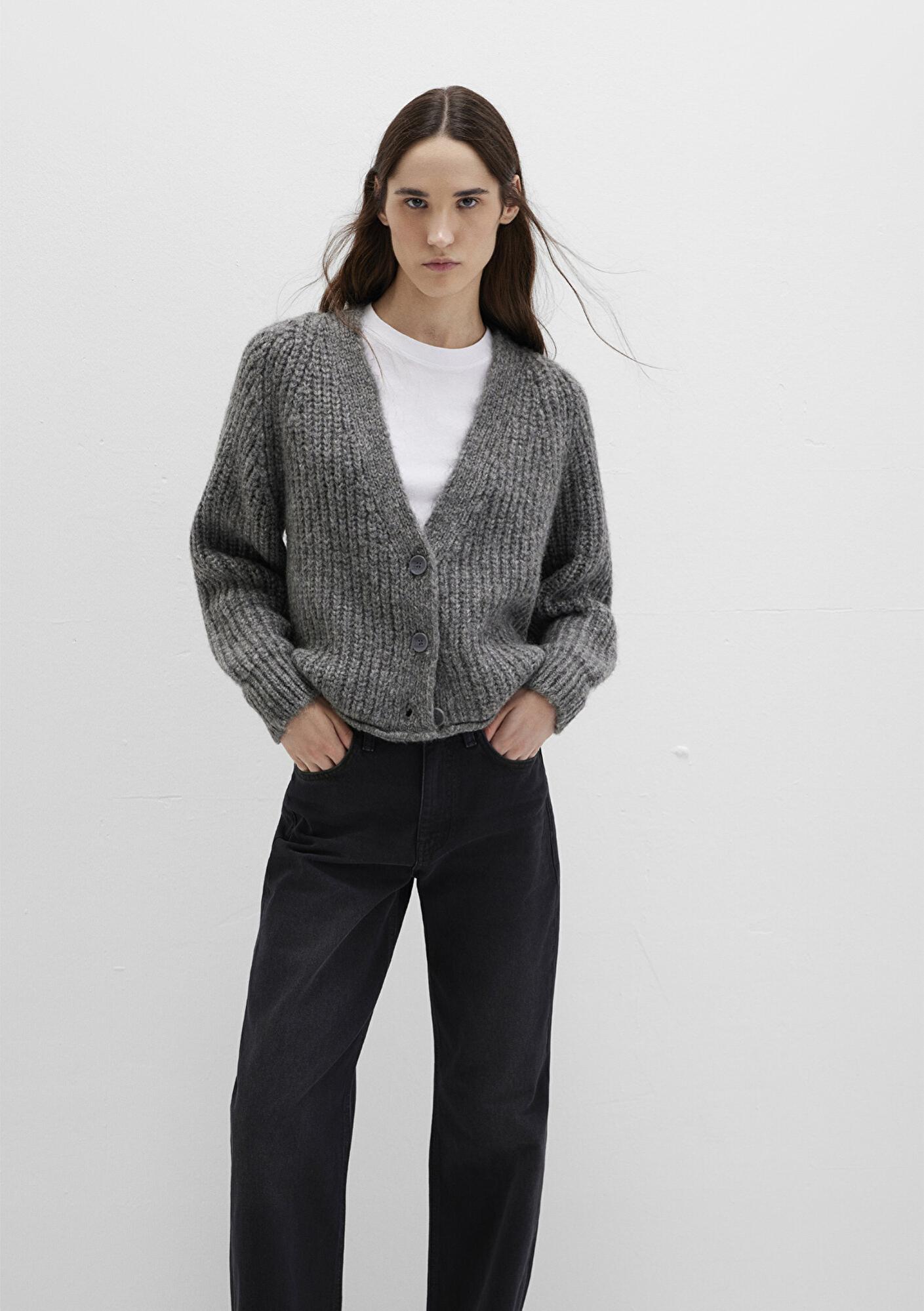 Mavi Düğme Detaylı Gri Hırka Regular Fit / Normal Kesim 1710386-80024