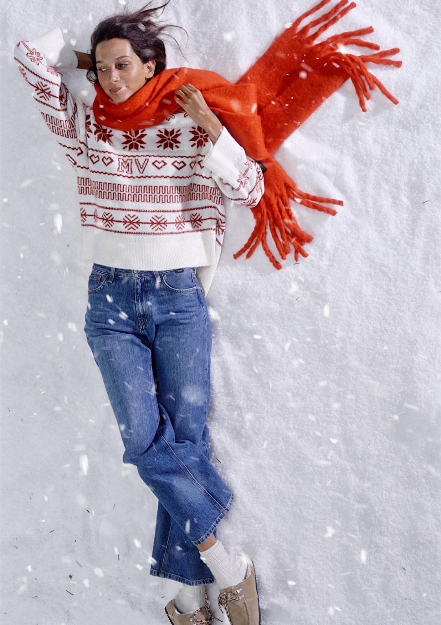 Mavi Yılbaşı Temalı Ekru Kazak Oversize / Geniş Kesim 1710804-70057