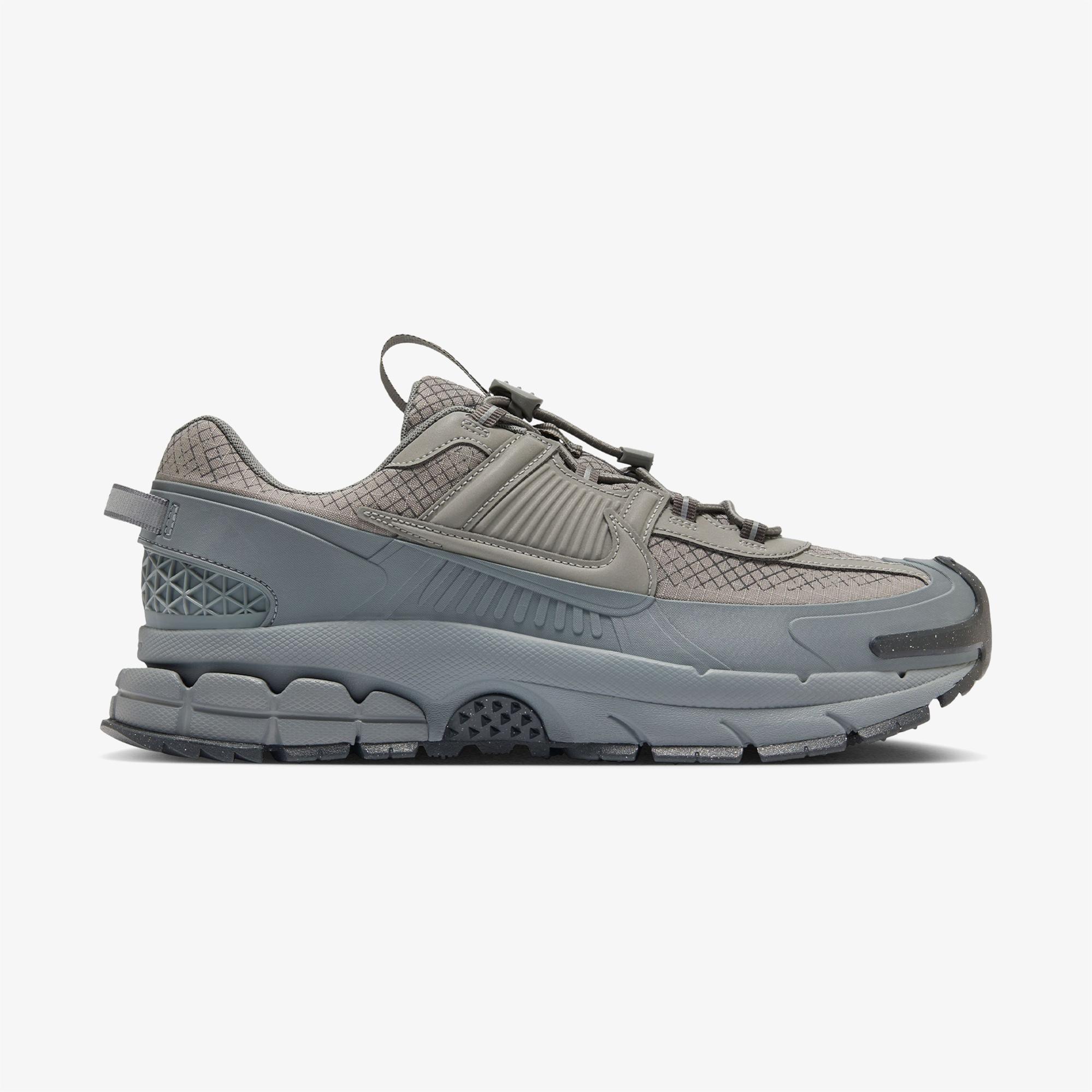 Nike Zoom Vomero Roam Erkek Gri Spor Ayakkabı