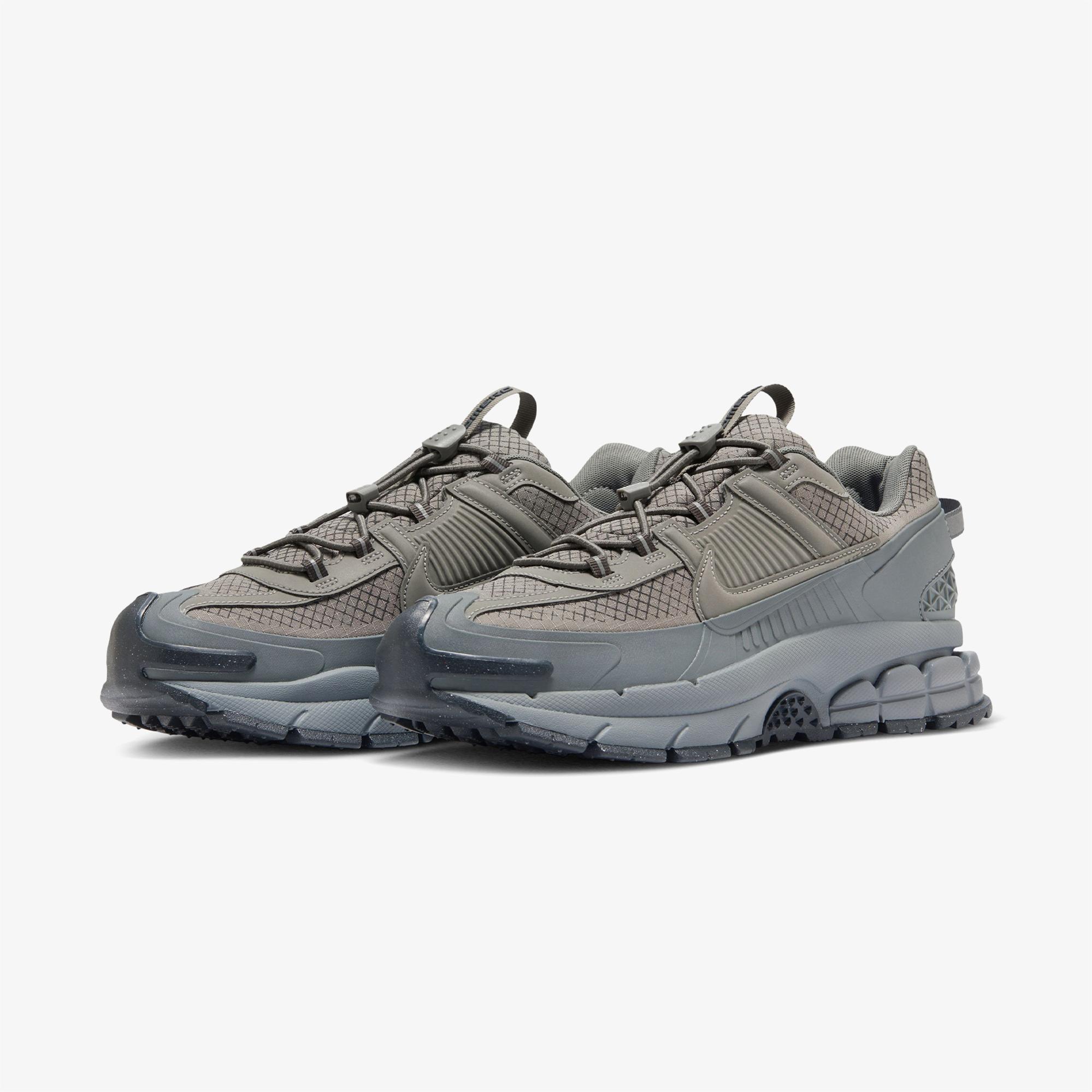 Nike Zoom Vomero Roam Erkek Gri Spor Ayakkabı
