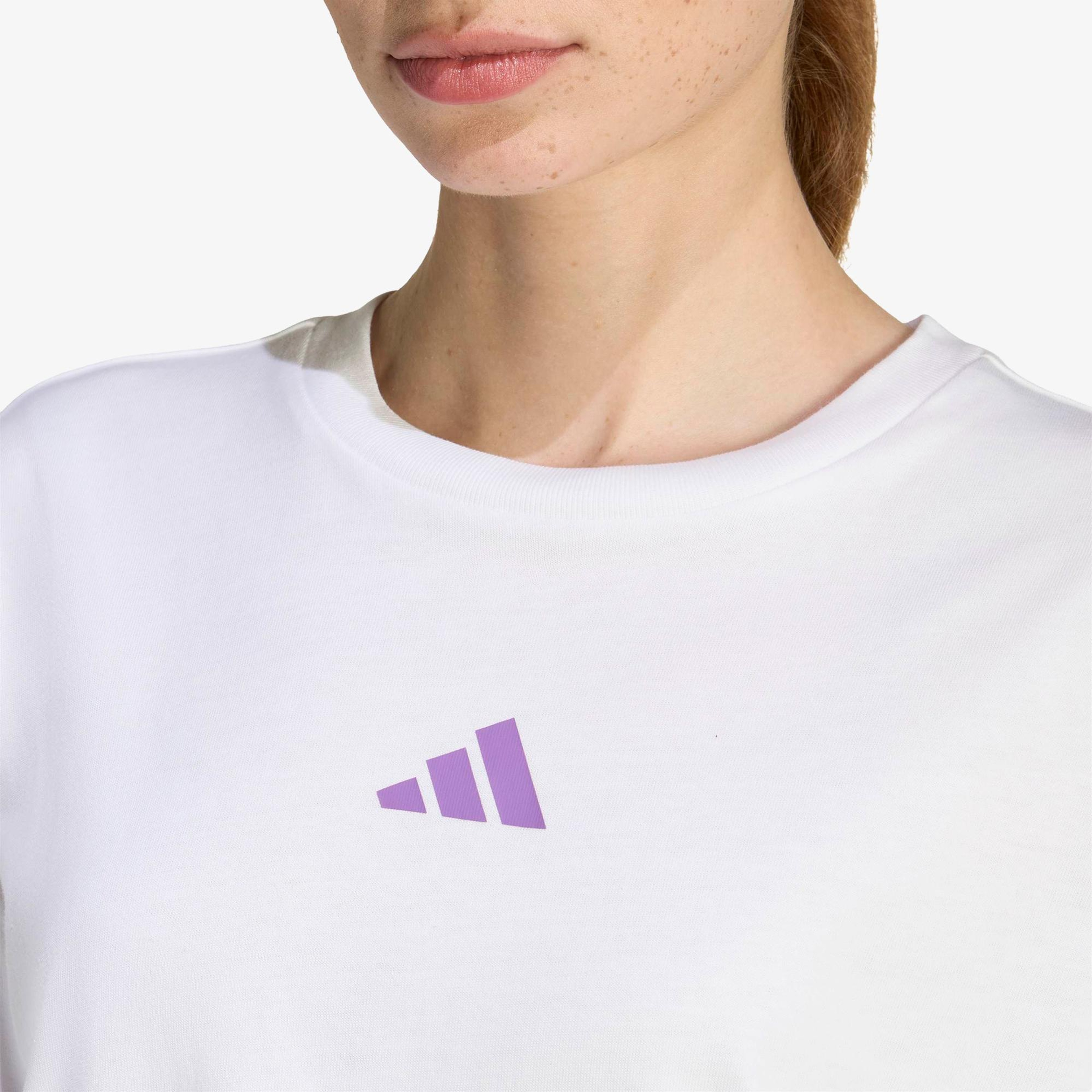 adidas Soft Sports Graphic Kadın Beyaz T-Shirt
