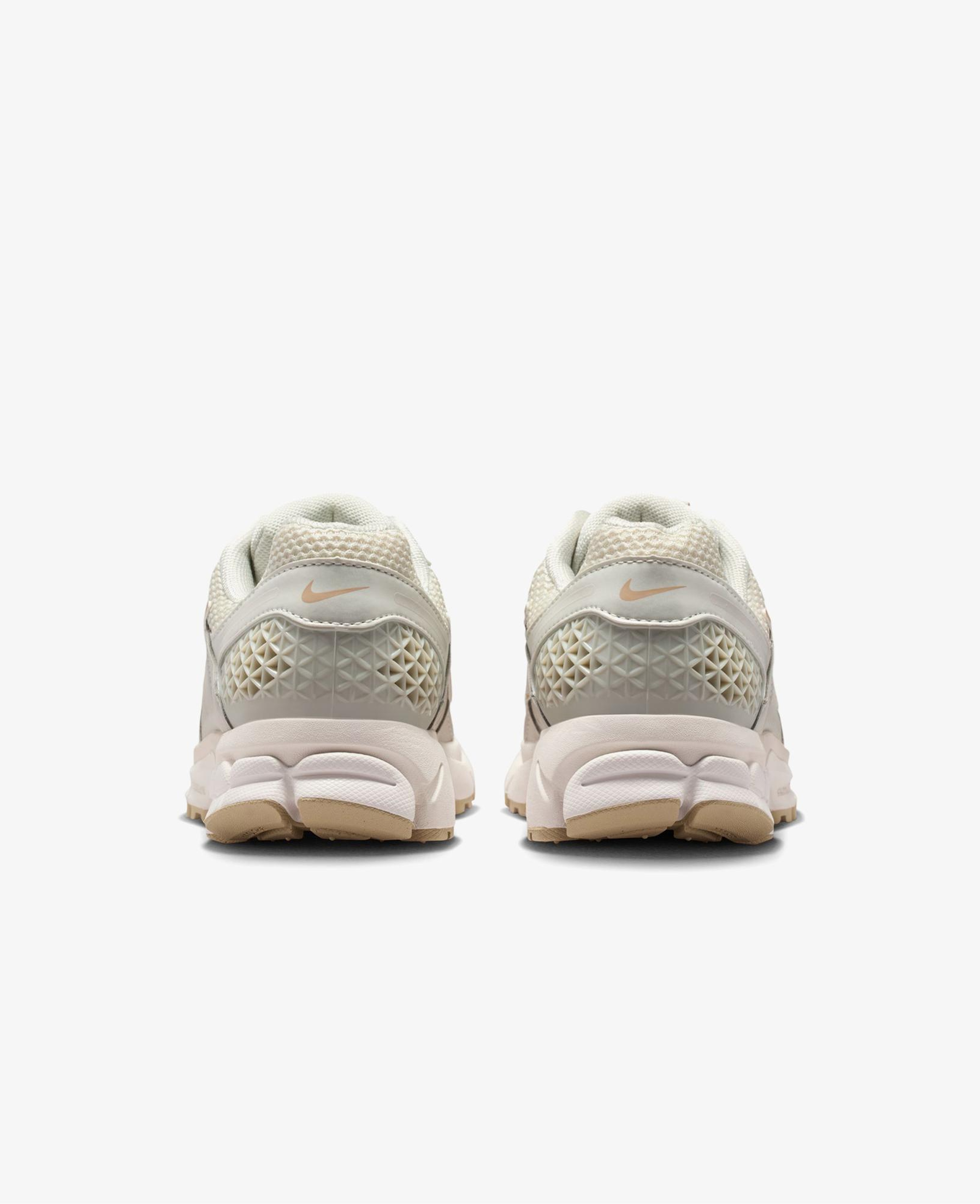 Nike Zoom Vomero 5 Kadın Krem Rengi Spor Ayakkabı