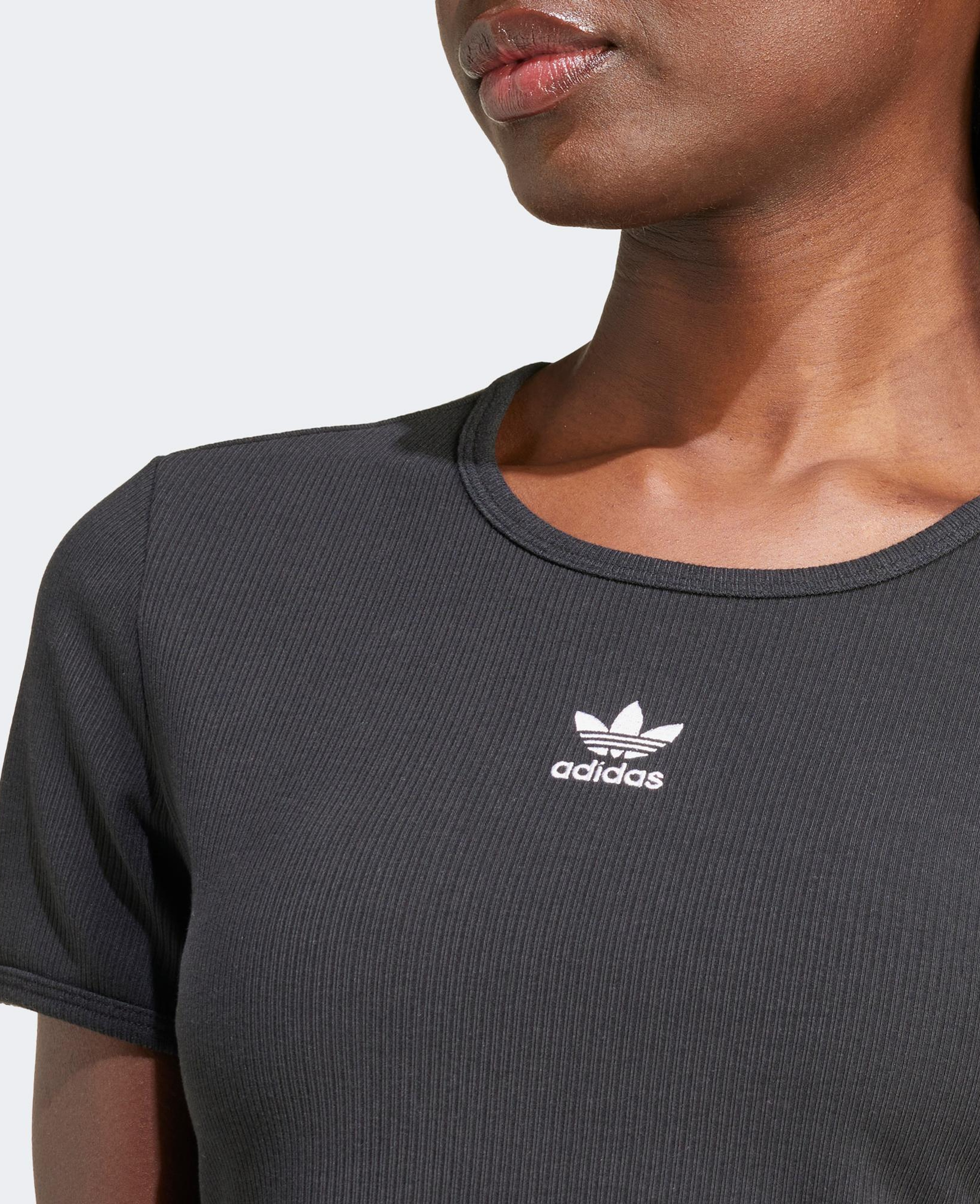 adidas Essentials Rib Kadın Siyah Crop T-Shirt