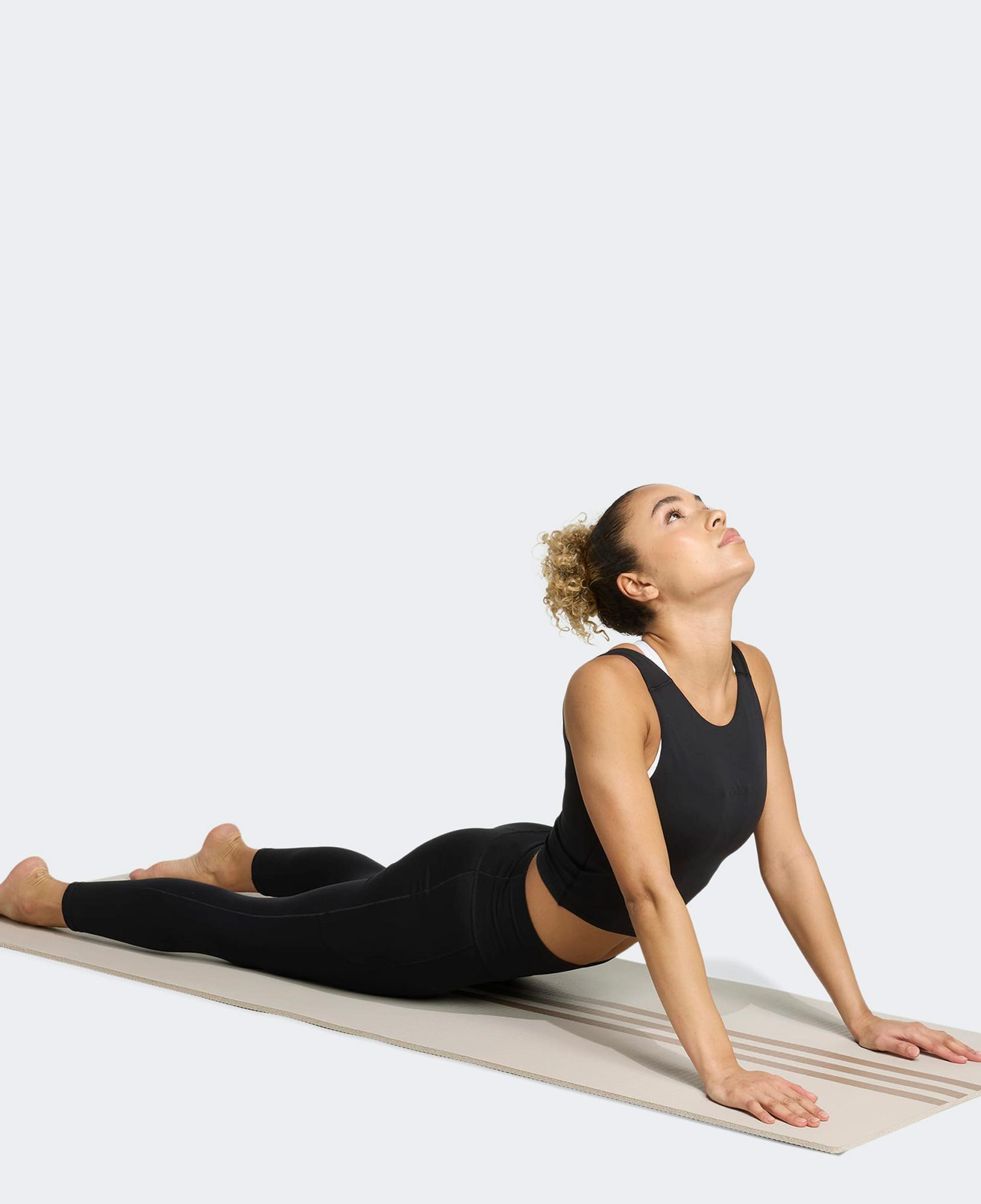 adidas Yoga Motion Kadın Siyah Crop T-Shirt