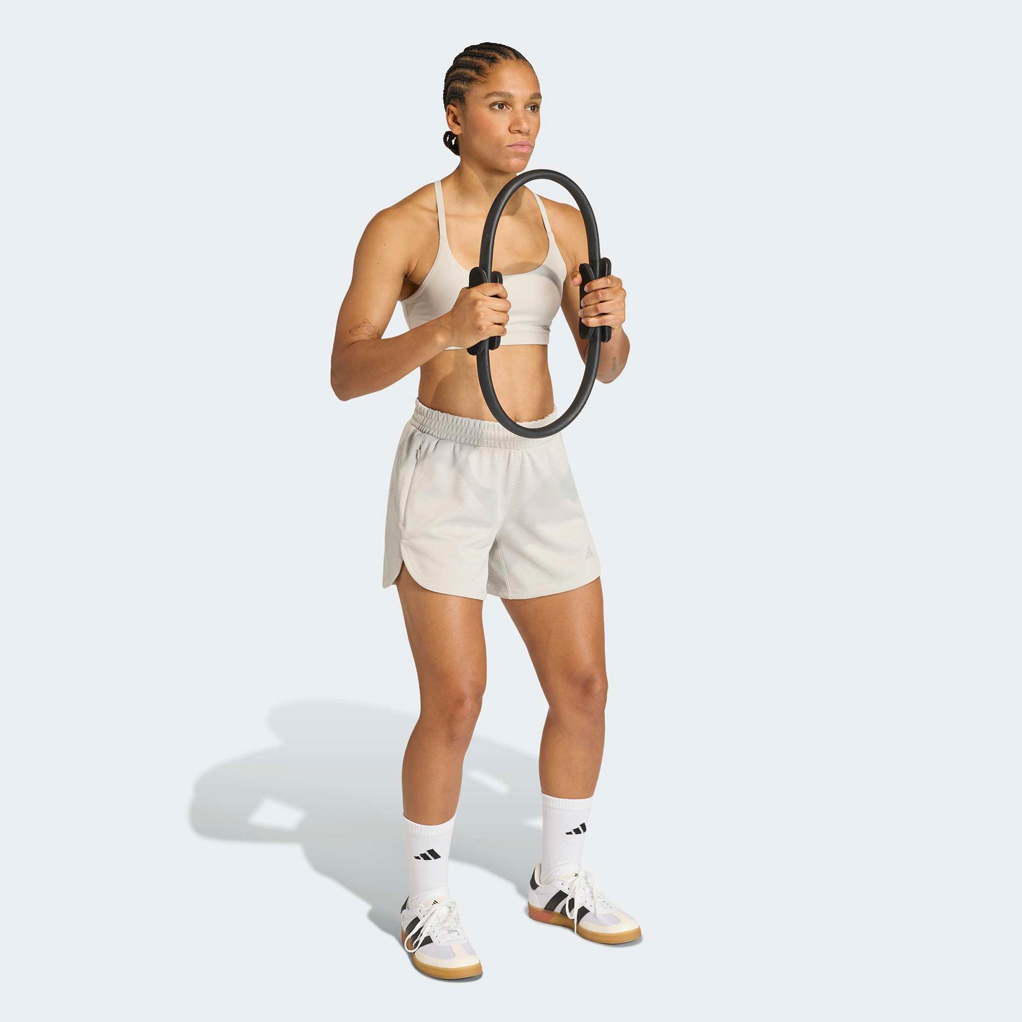 adidas Pacer Workout Waffle Kadın Bej Şort