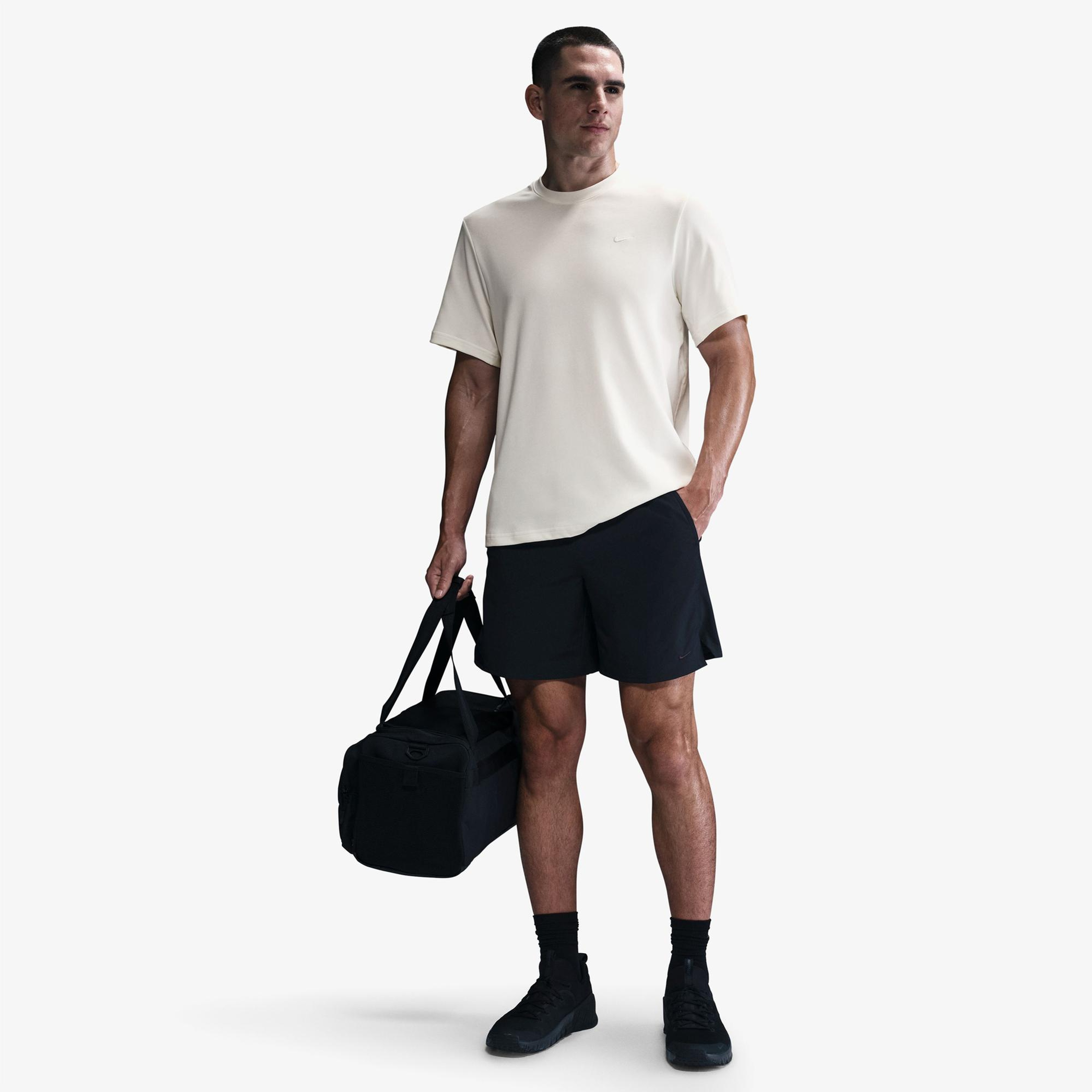 Nike Dri-Fit Primary Erkek Beyaz T-Shirt