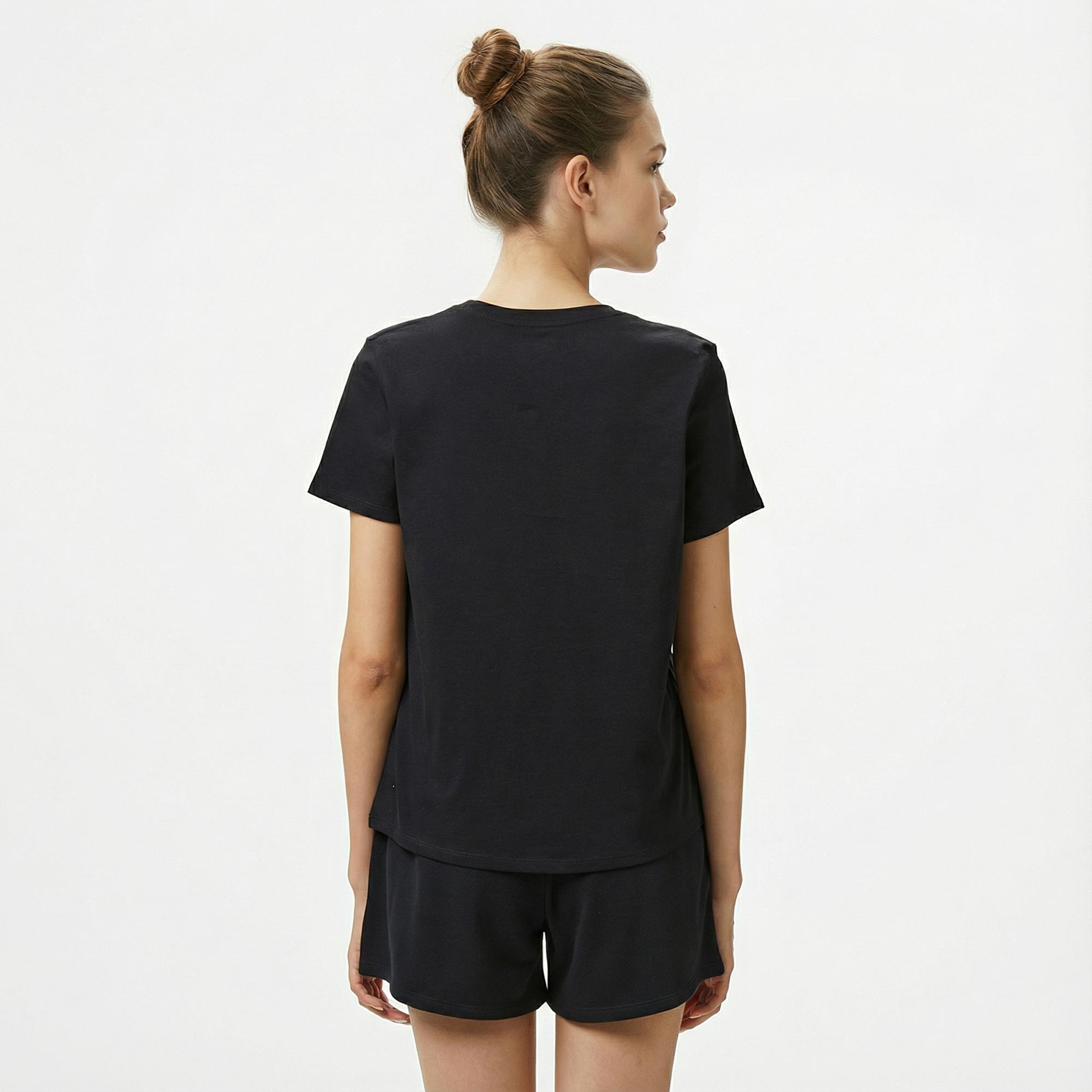 Nike Sportswear Essential Icon Futuraa Kadın Siyah T-Shirt