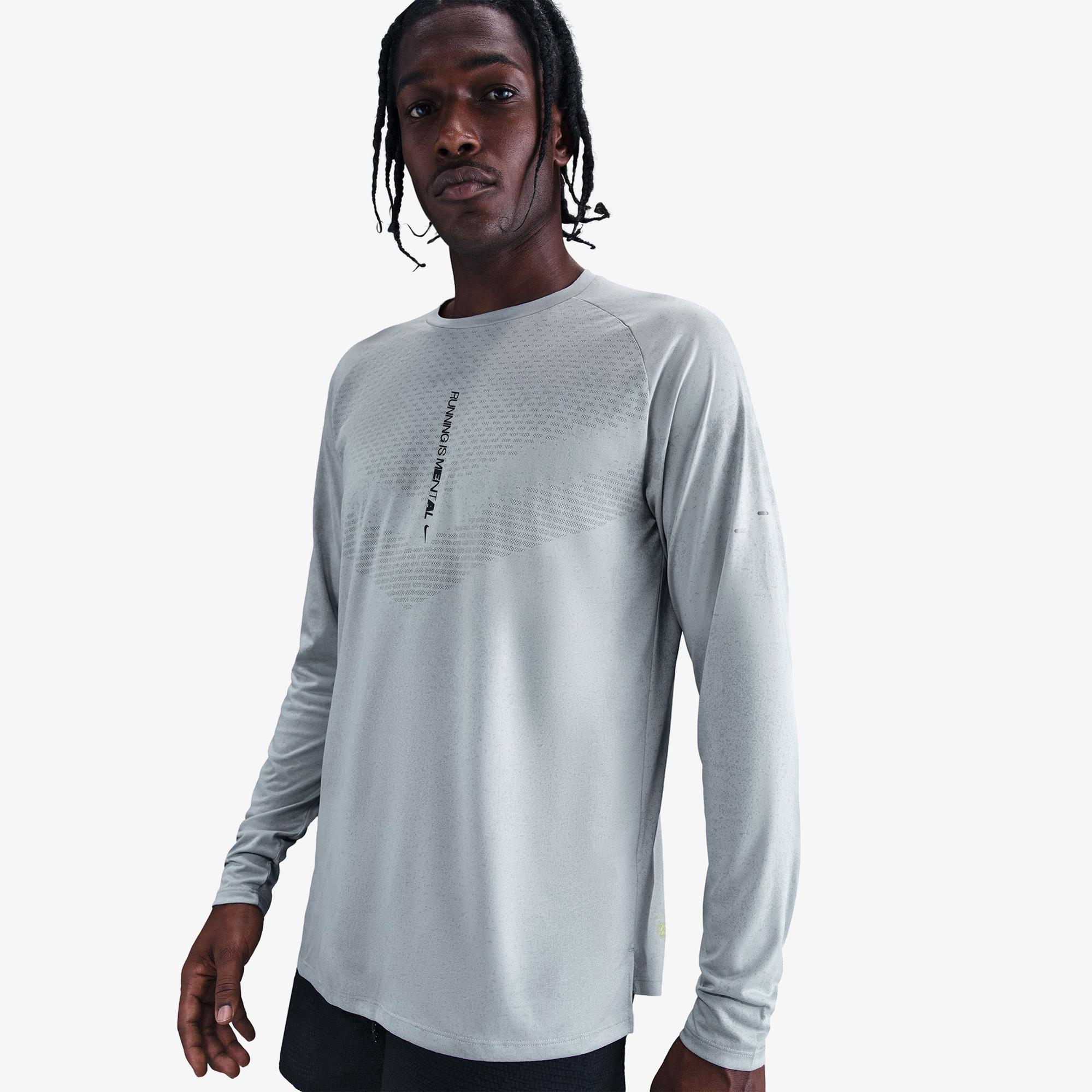 Nike Dri-Fit Stride Erkek Gri Uzun Kollu T-Shirt
