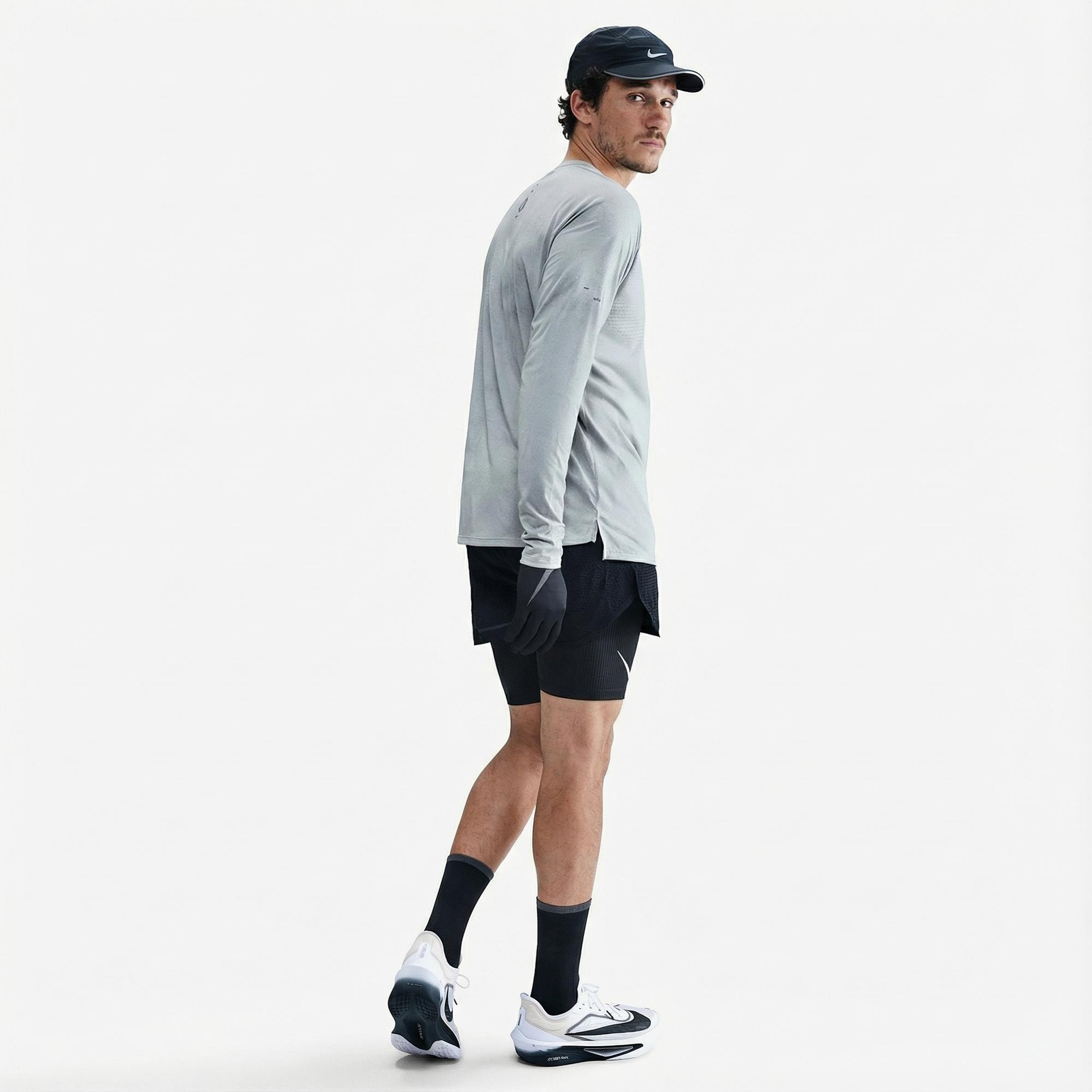 Nike Dri-Fit Stride Erkek Gri Uzun Kollu T-Shirt