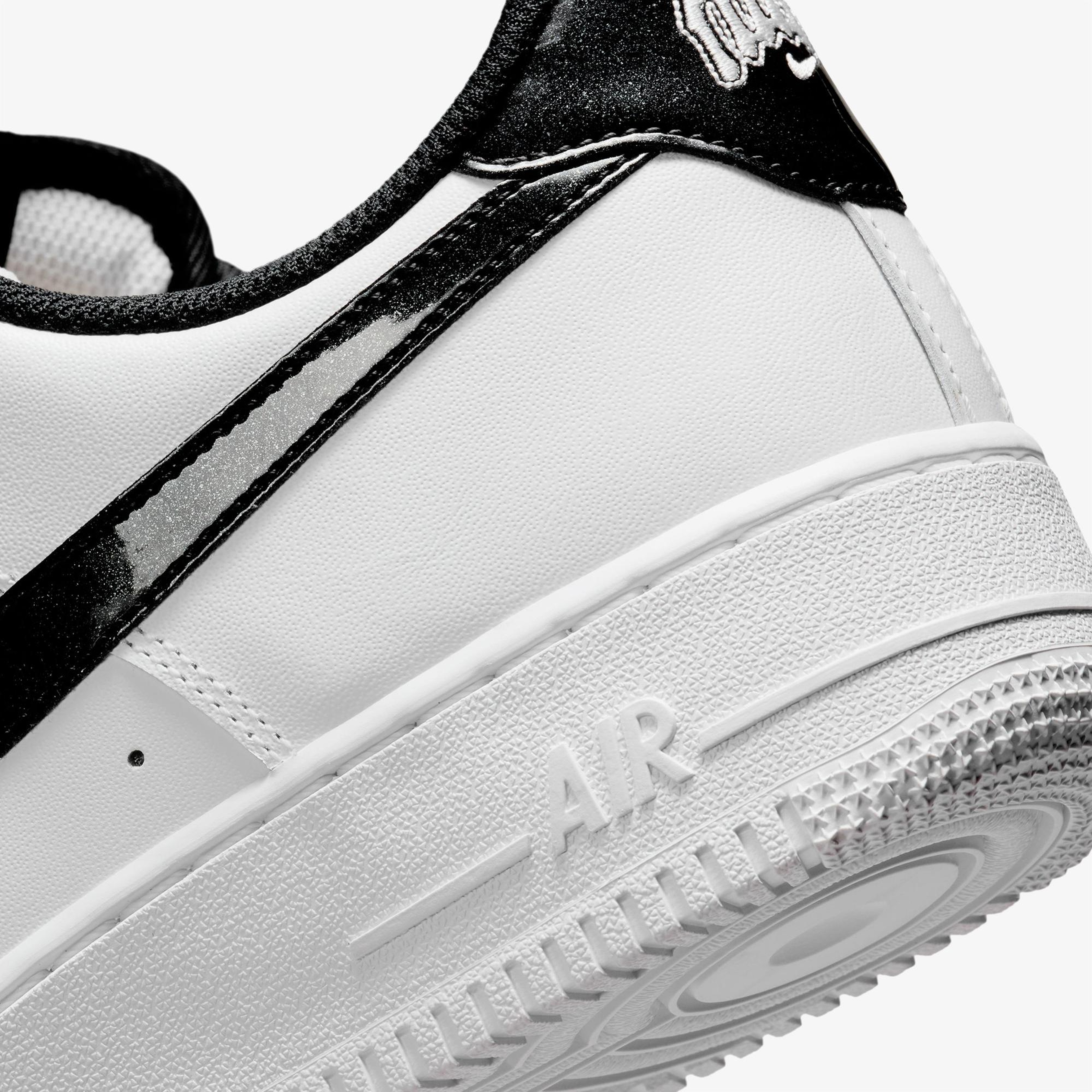 Nike Air Force 1 '07 LV8 Erkek Beyaz Spor Ayakkabı