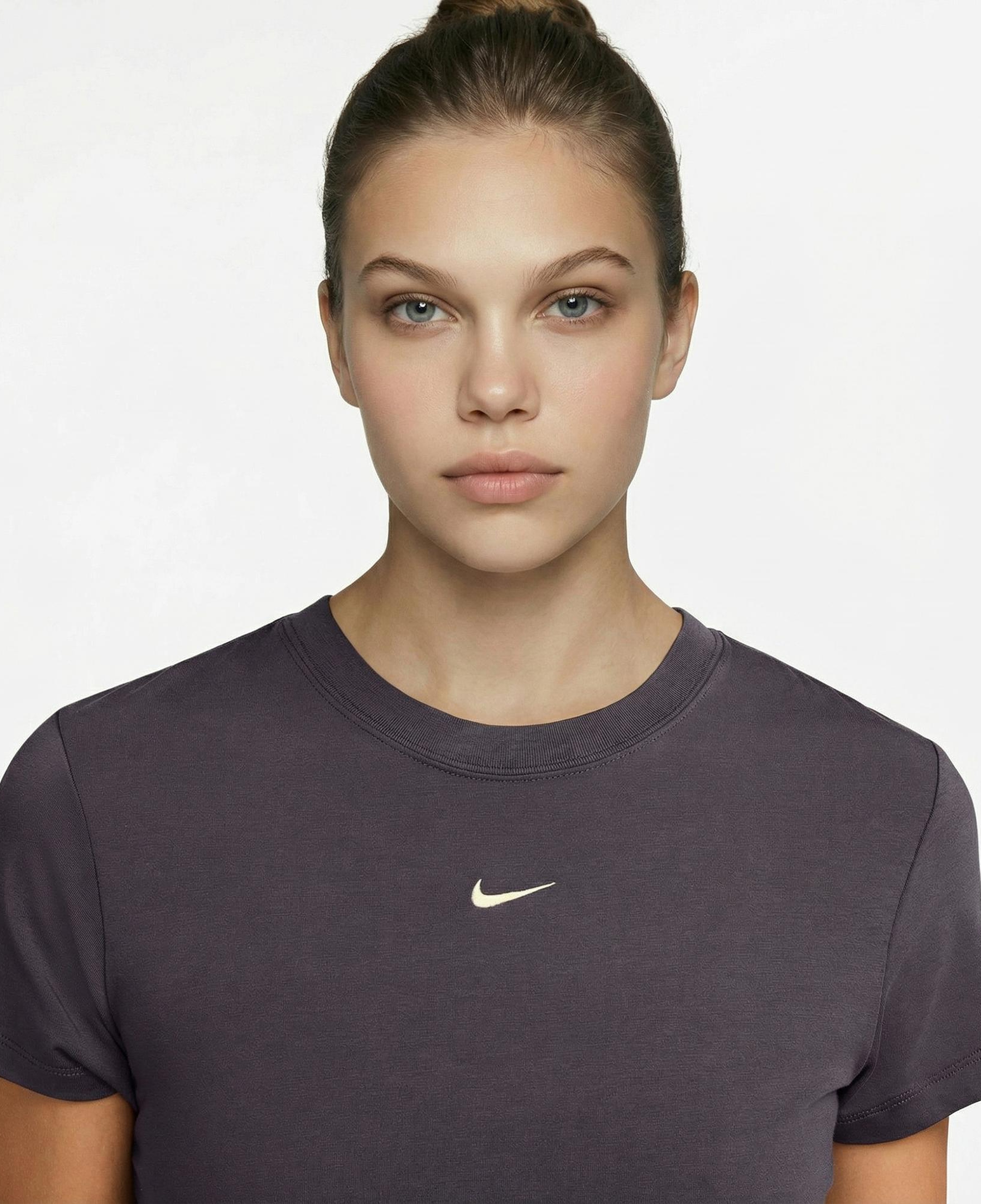 Nike Sportswear Chill Knit Kadın Gri Crop T-Shirt