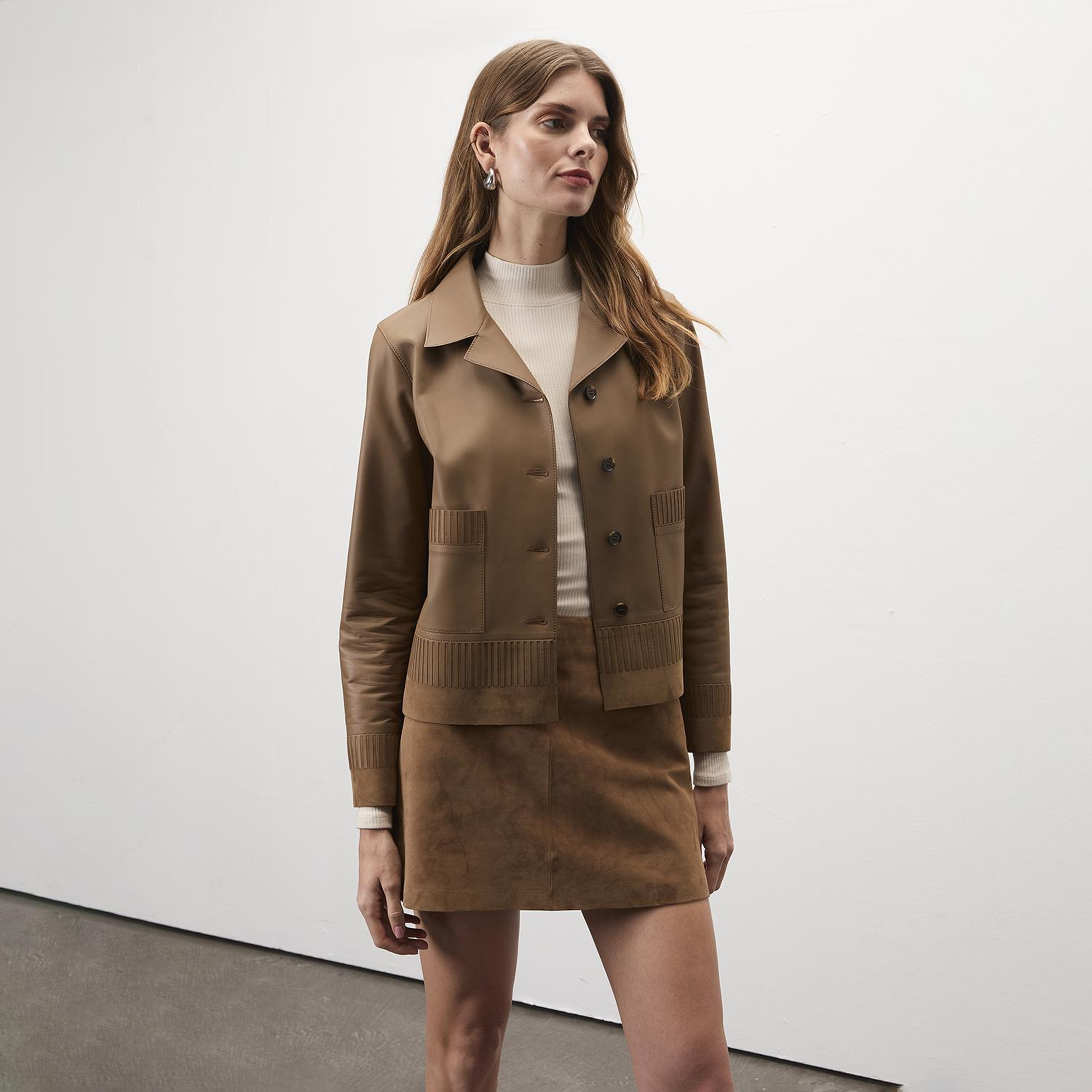 Kadın Açık Kahve Kısa Gömlek Yaka Deri Ceket