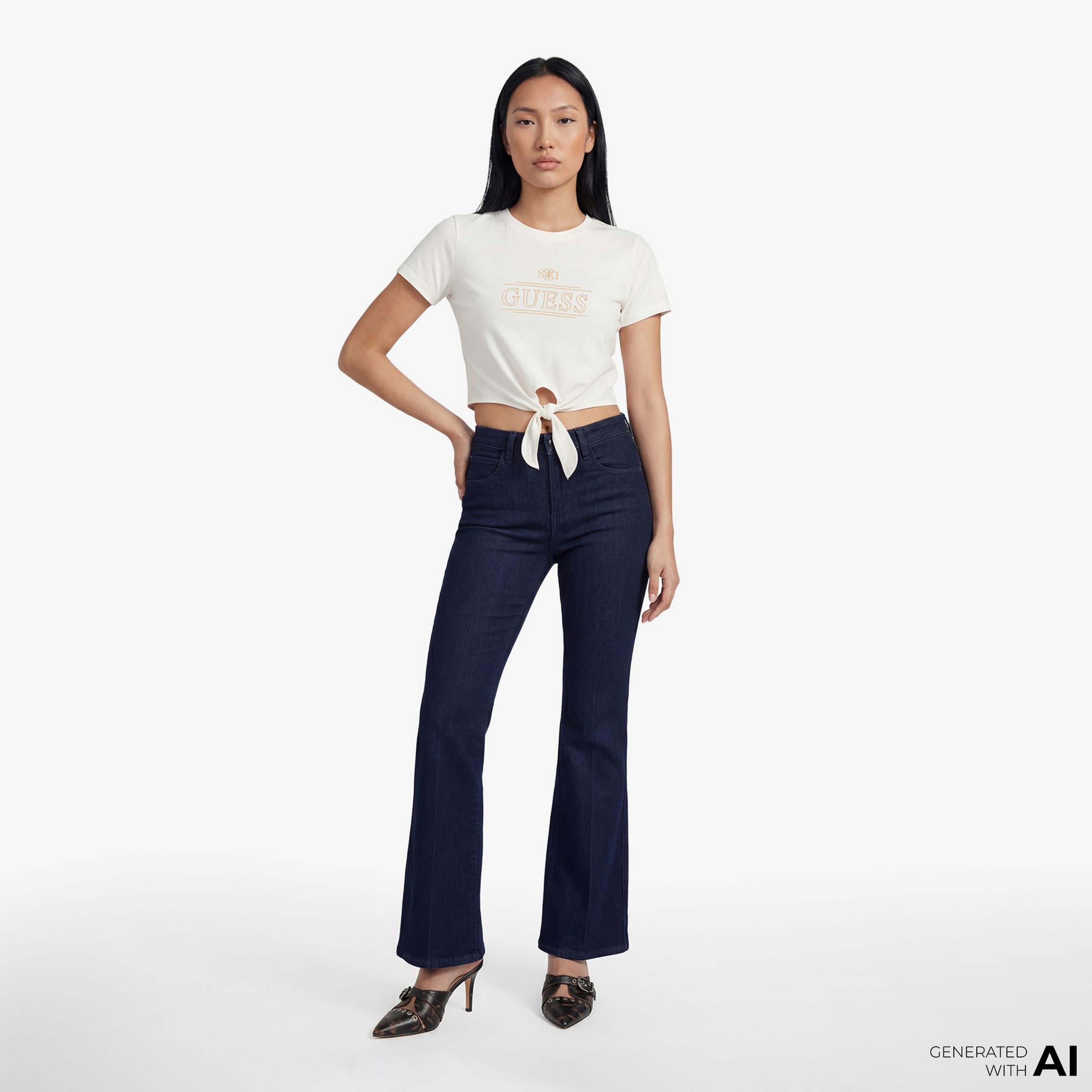 Guess Martina Aktif Boxy Fit Kadın Beyaz T-Shirt