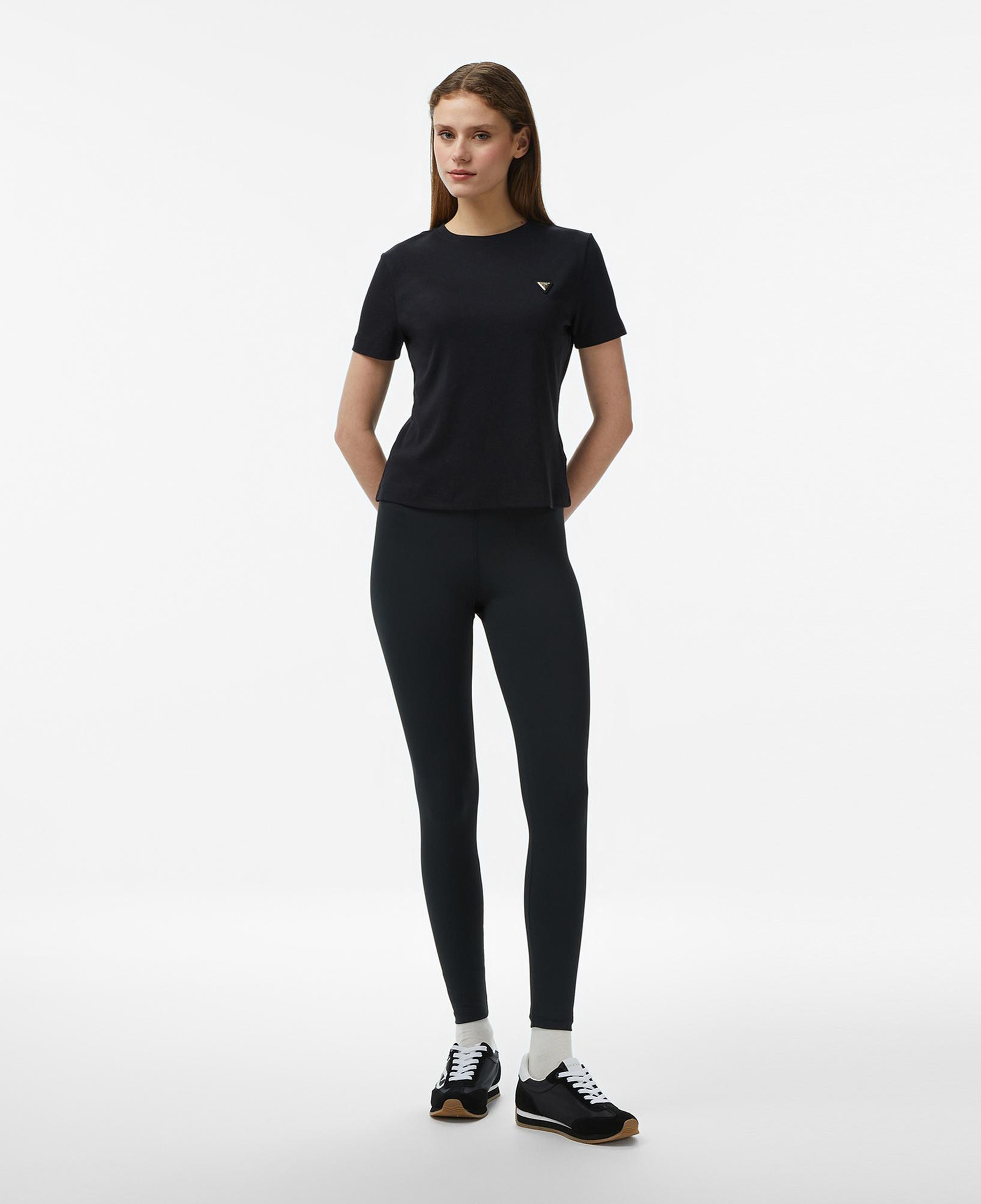 Guess Sonia Aktif Modal Karışımlı Slim Fit Kadın Siyah T-Shirt