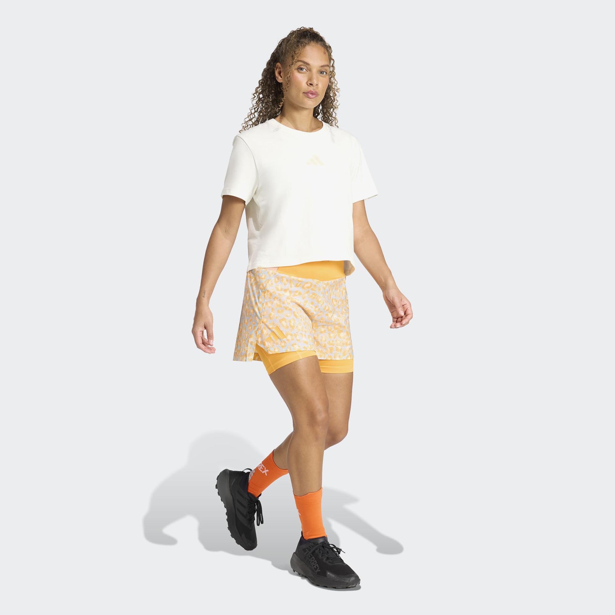 adidas Terrex Multi Meadow Pack Kadın Beyaz Crop T-Shirt