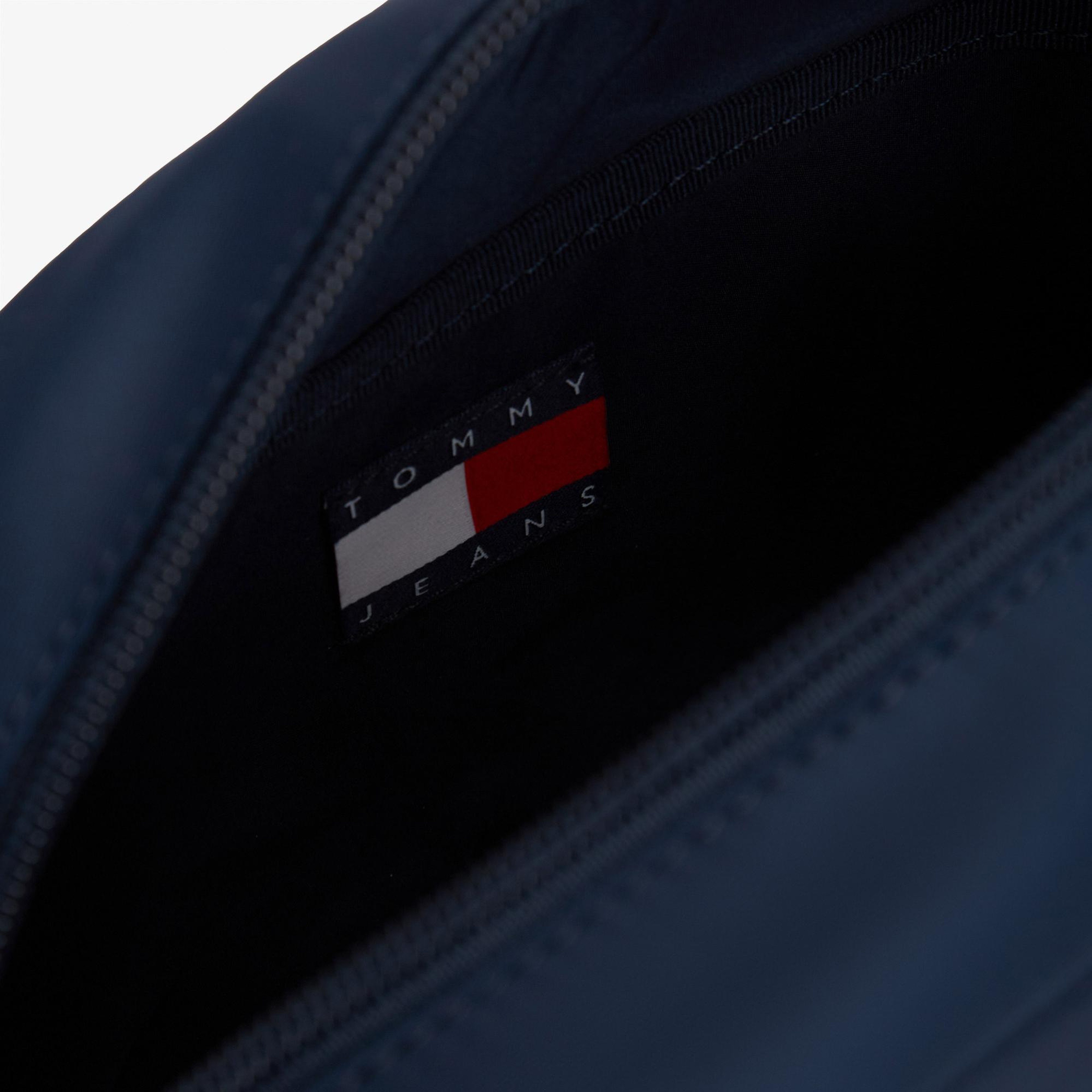 Tommy Hilfiger Essential Daily Kadın Lacivert Çapraz Çanta