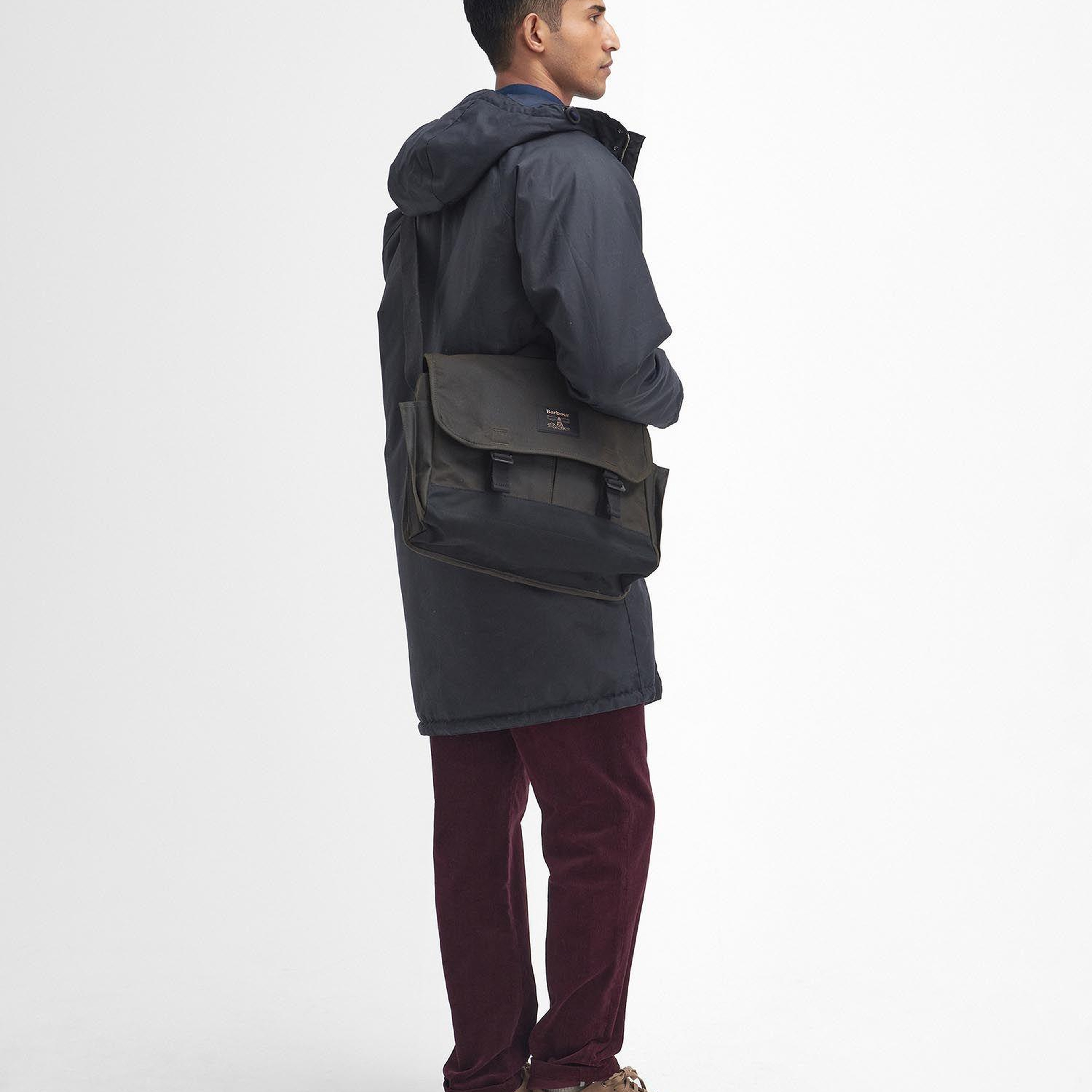 Barbour Field Yağlı Postacı Çantası