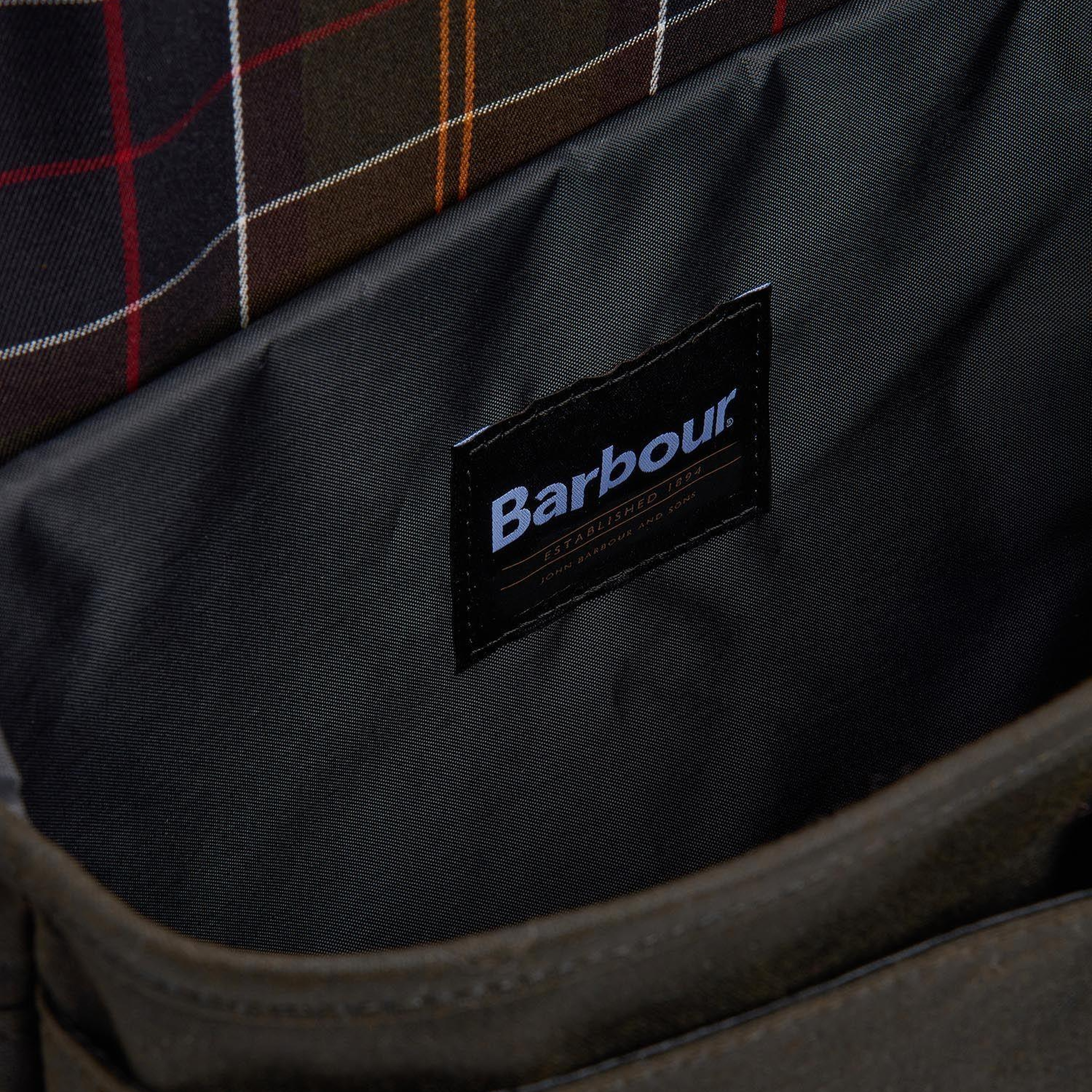 Barbour Field Yağlı Postacı Çantası