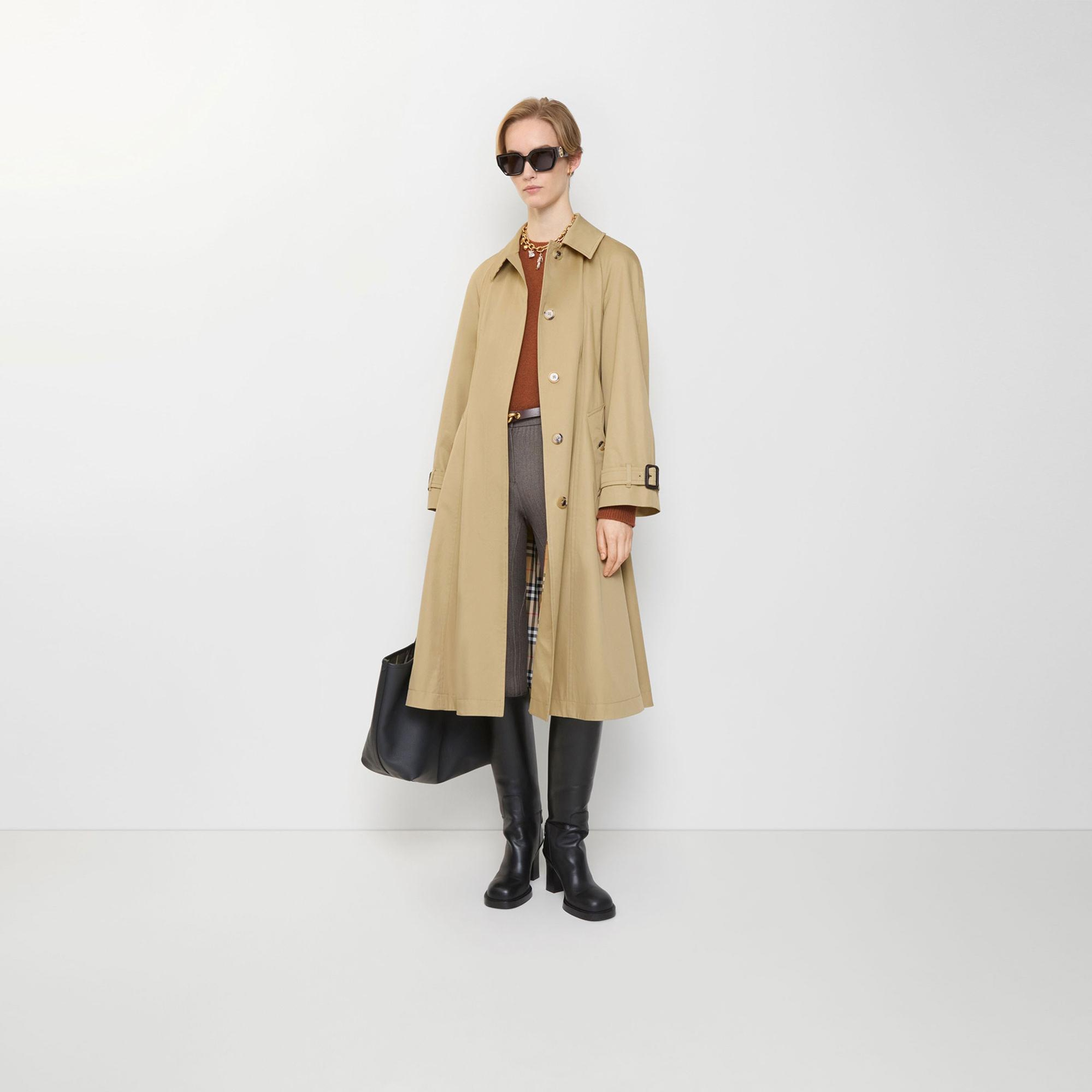 Burberry Long Gabardine Ellingham Fit-And-Flare Car Kadın Bej Pardesü
