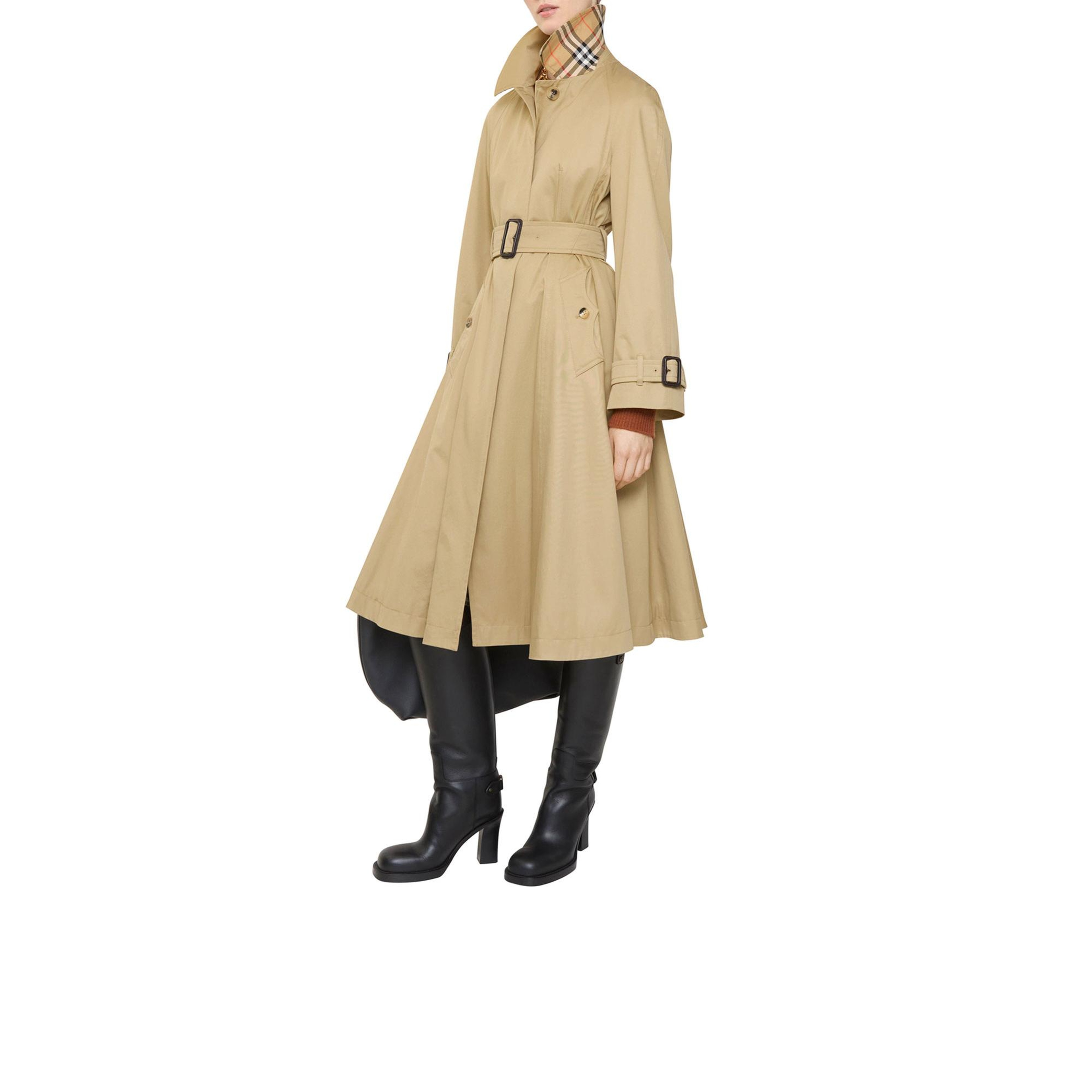 Burberry Long Gabardine Ellingham Fit-And-Flare Car Kadın Bej Pardesü