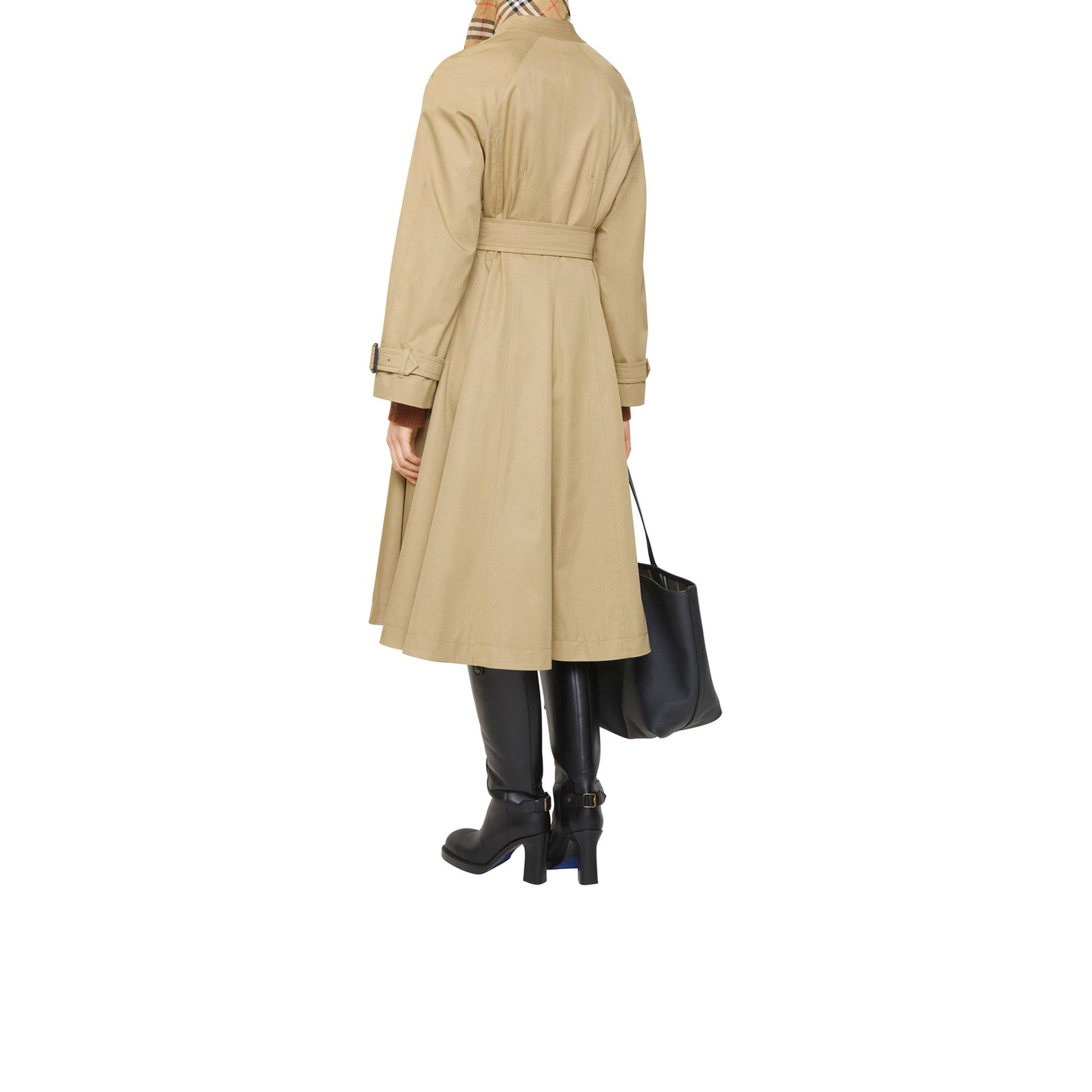 Burberry Long Gabardine Ellingham Fit-And-Flare Car Kadın Bej Pardesü