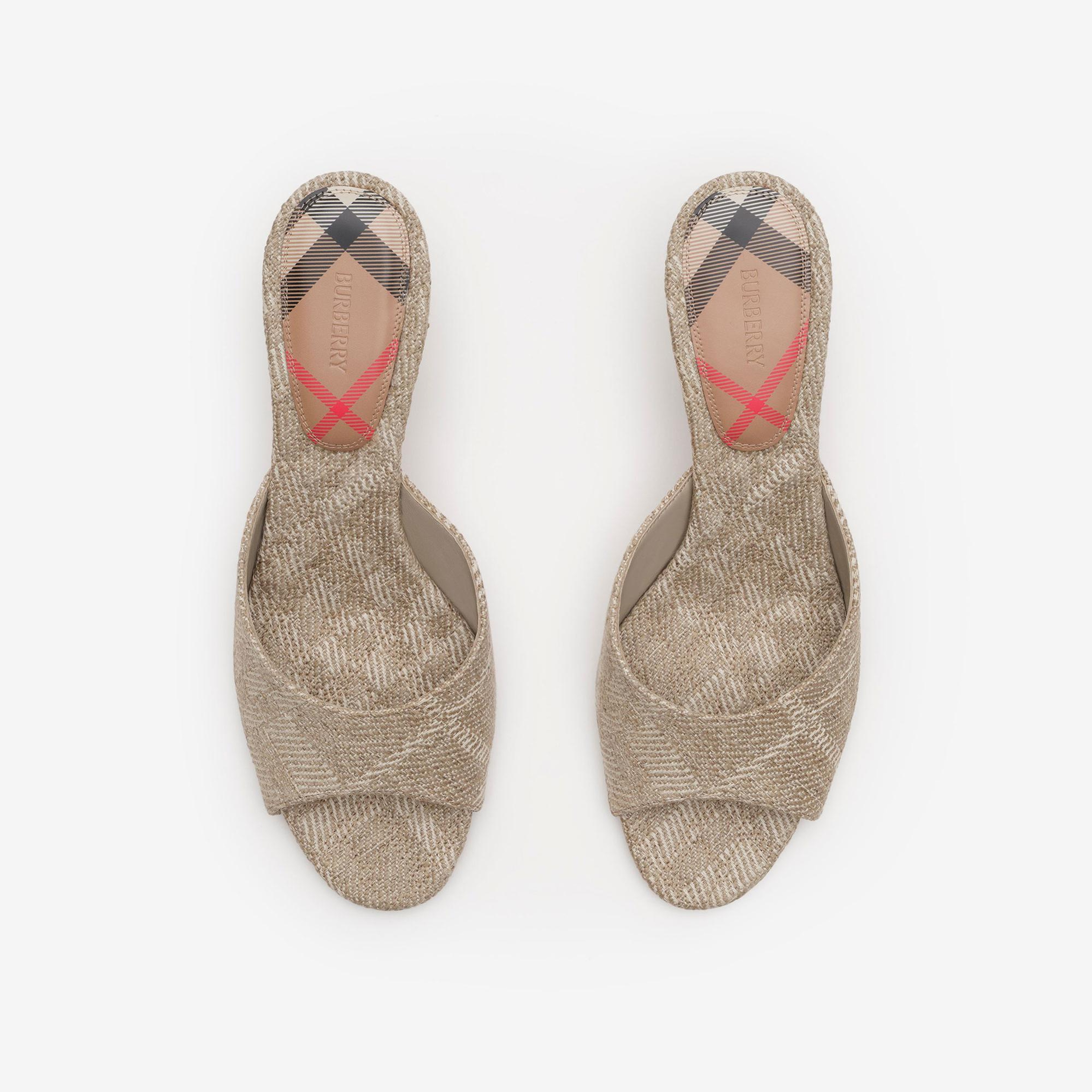 Burberry Check Mews Low Kadın Bej Sandalet