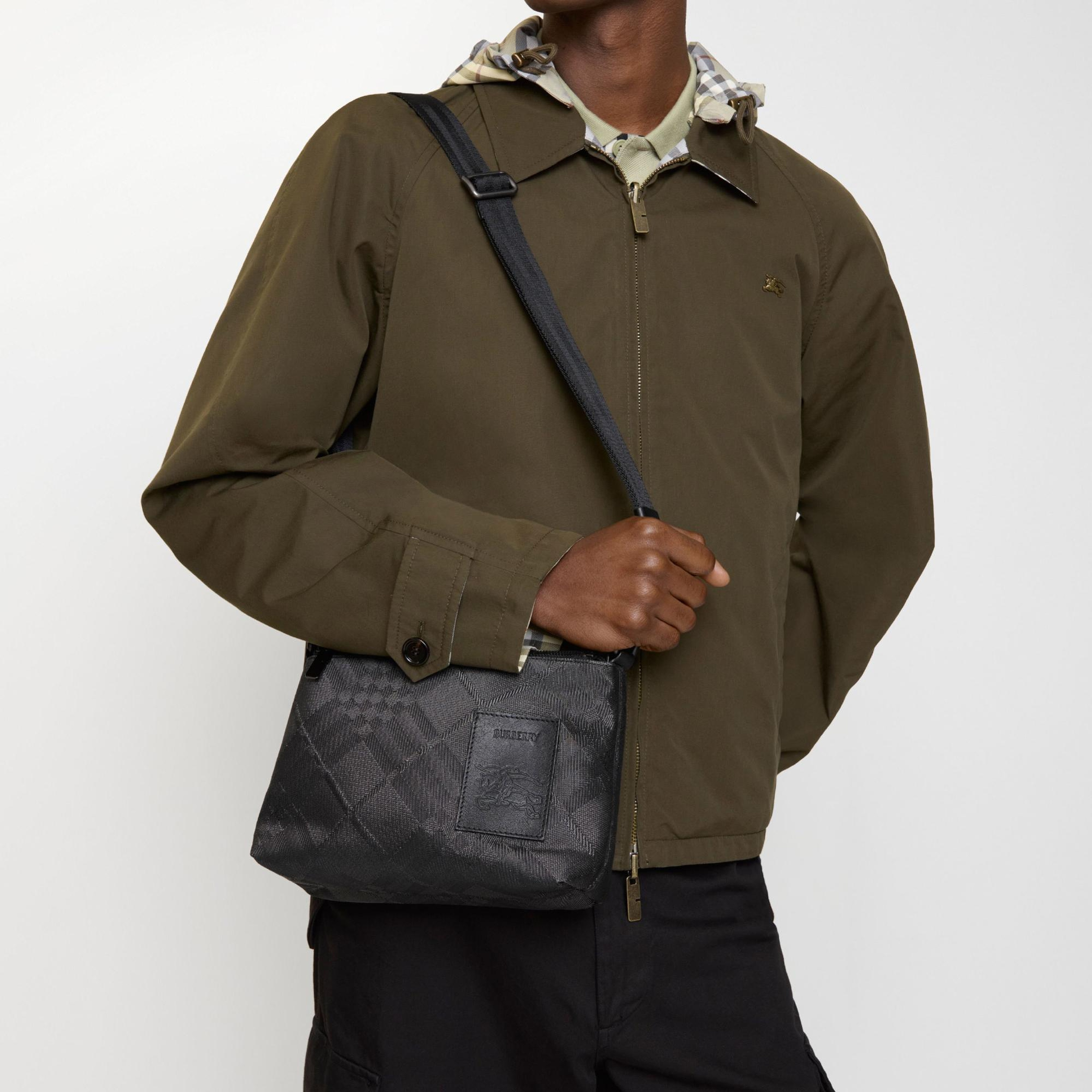 Burberry Chester Erkek Siyah Omuz Çantası