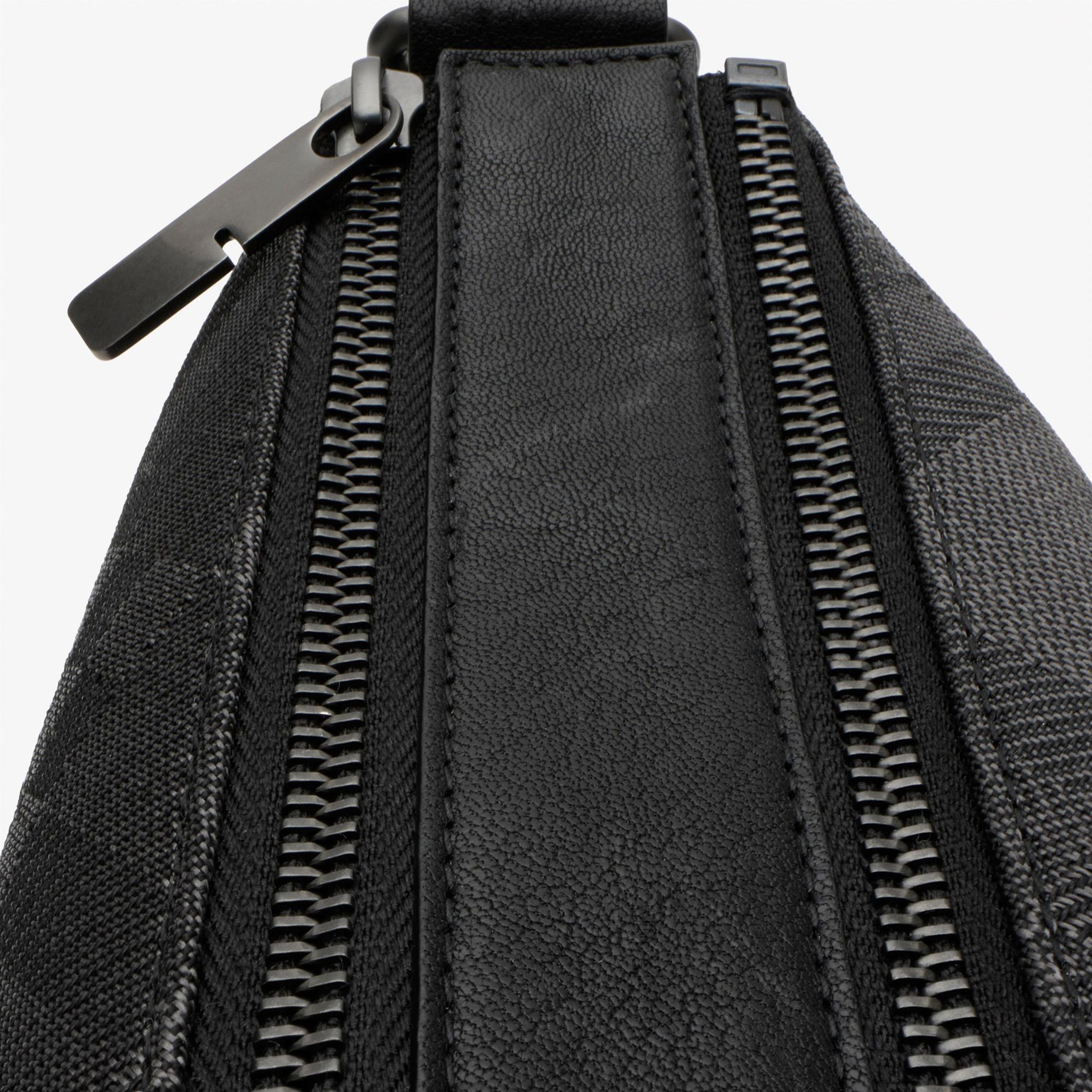 Burberry Chester Erkek Siyah Omuz Çantası