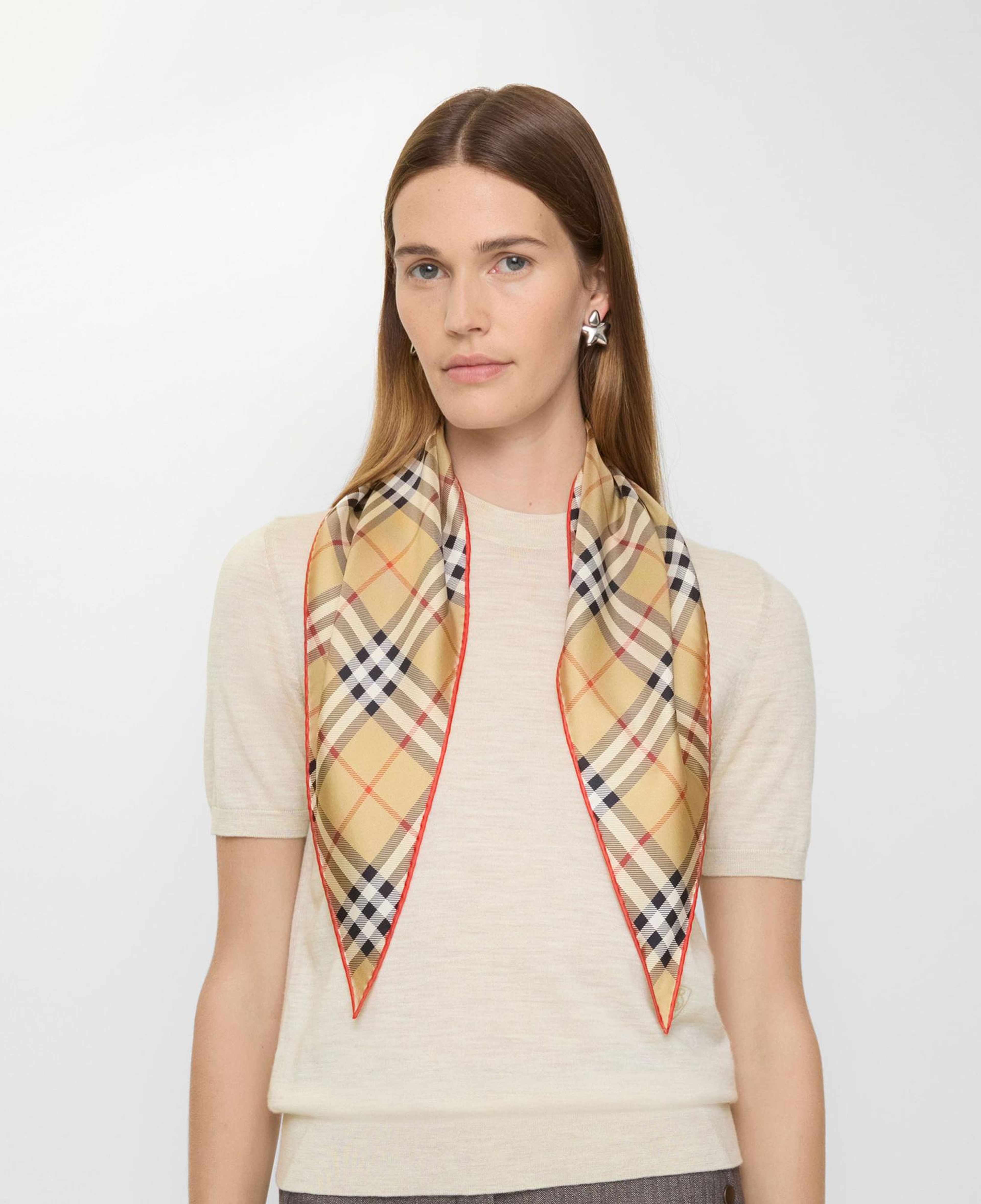 Burberry Check Silk Kadın Bej Eşarp
