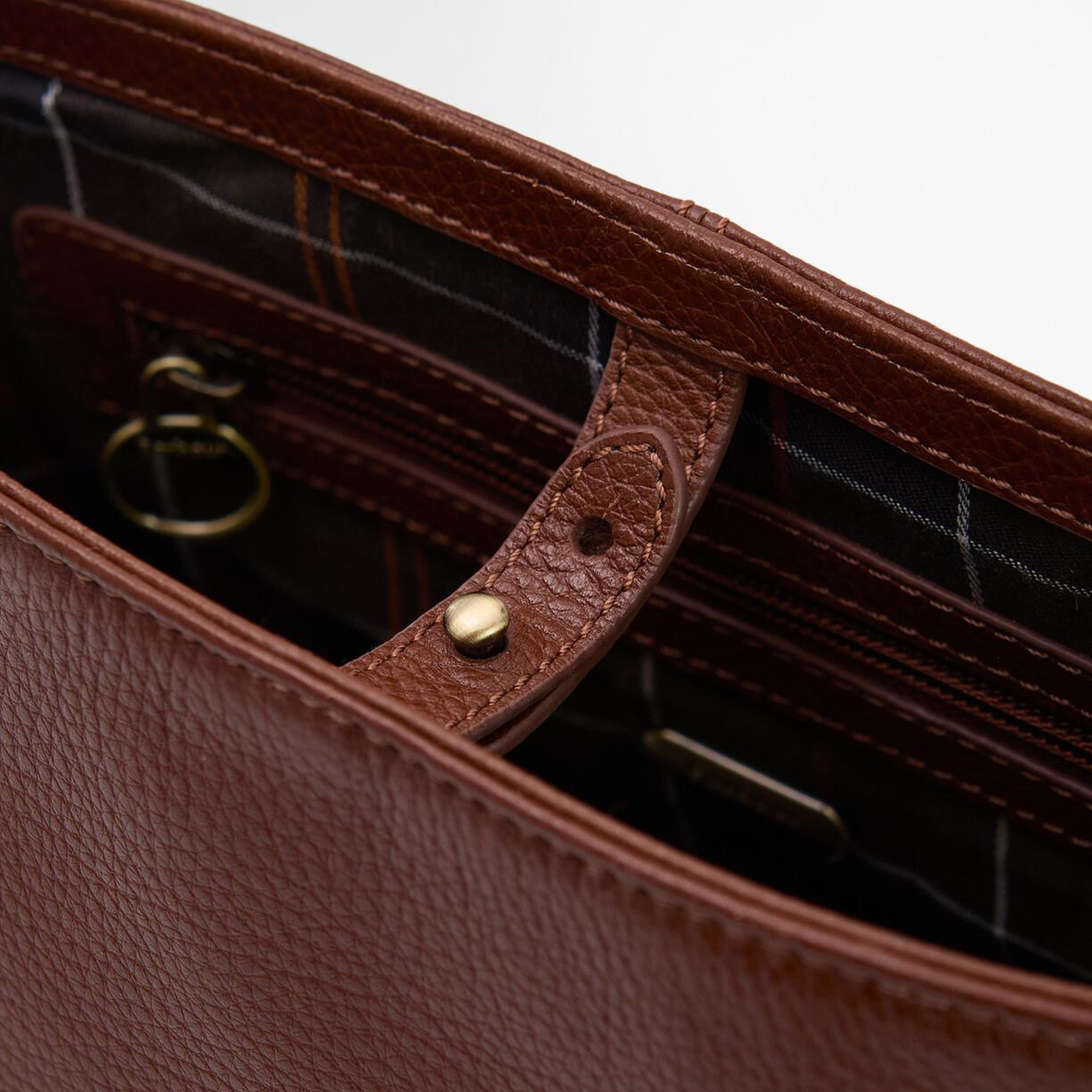 Barbour Cedar Deri Bucket Çanta