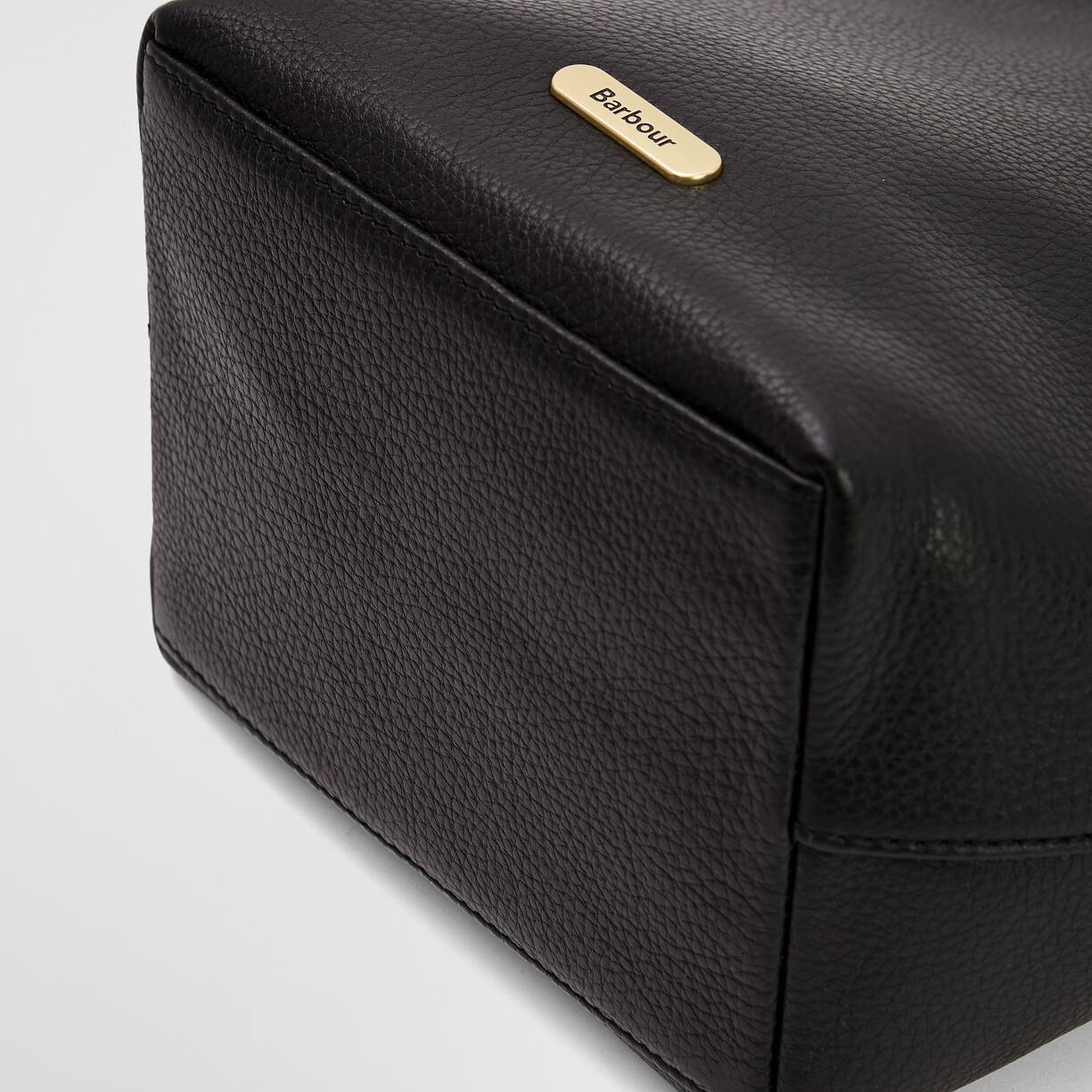 Barbour Cedar Deri Bucket Çanta