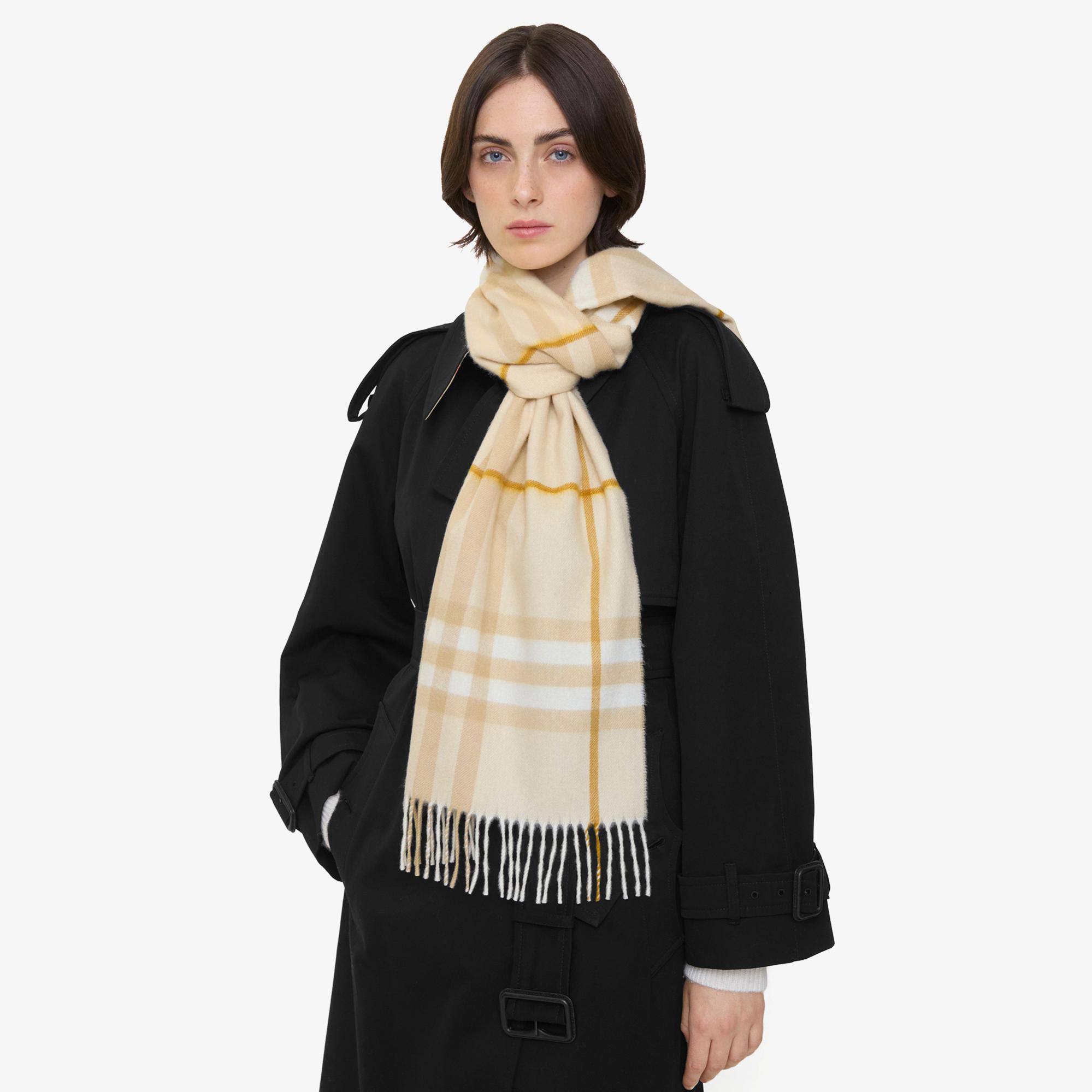 Burberry Giant Check Cashmere Kadın Krem Atkı