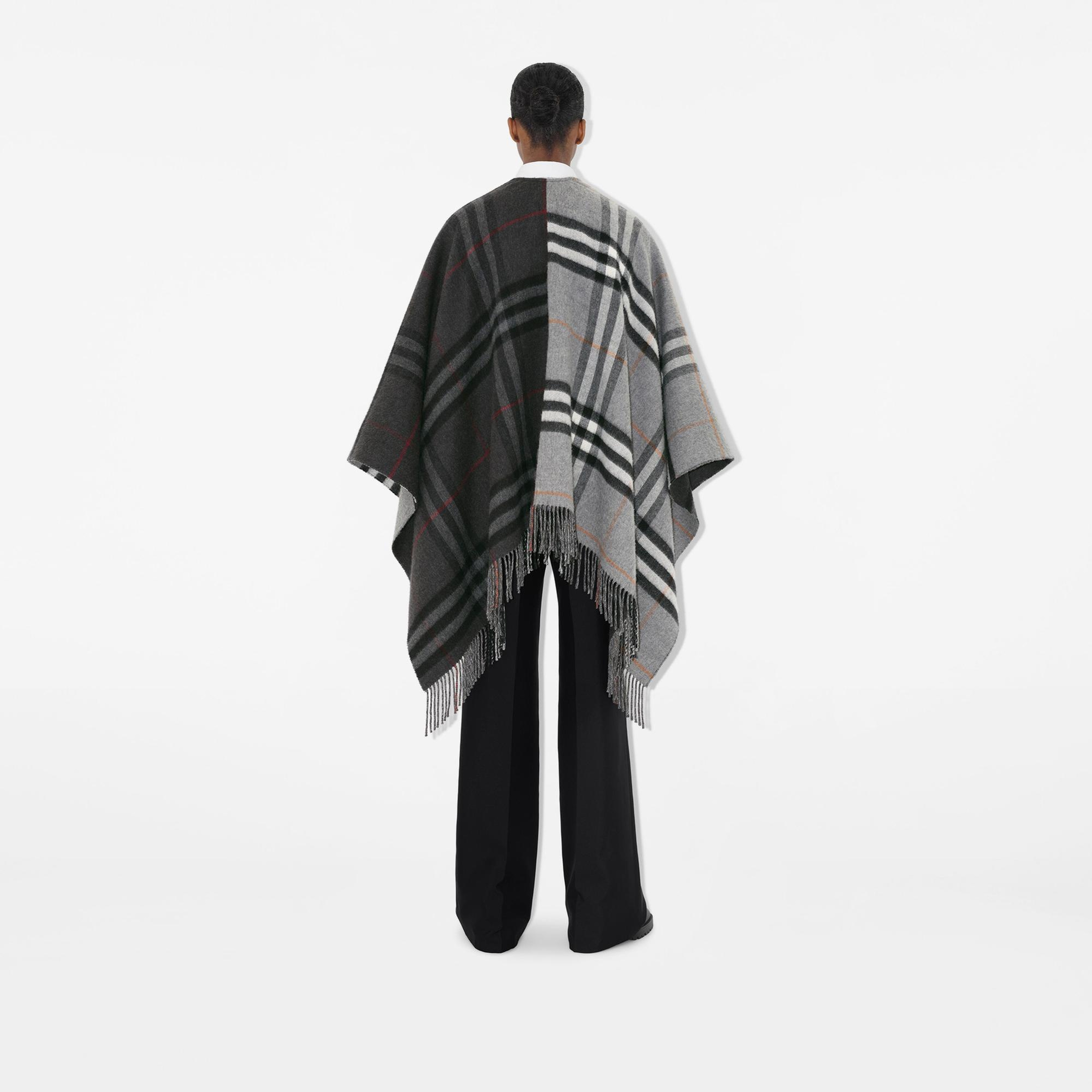 Burberry Contrast Check Yün Kaşmir Jacquard Kadın Gri Panço