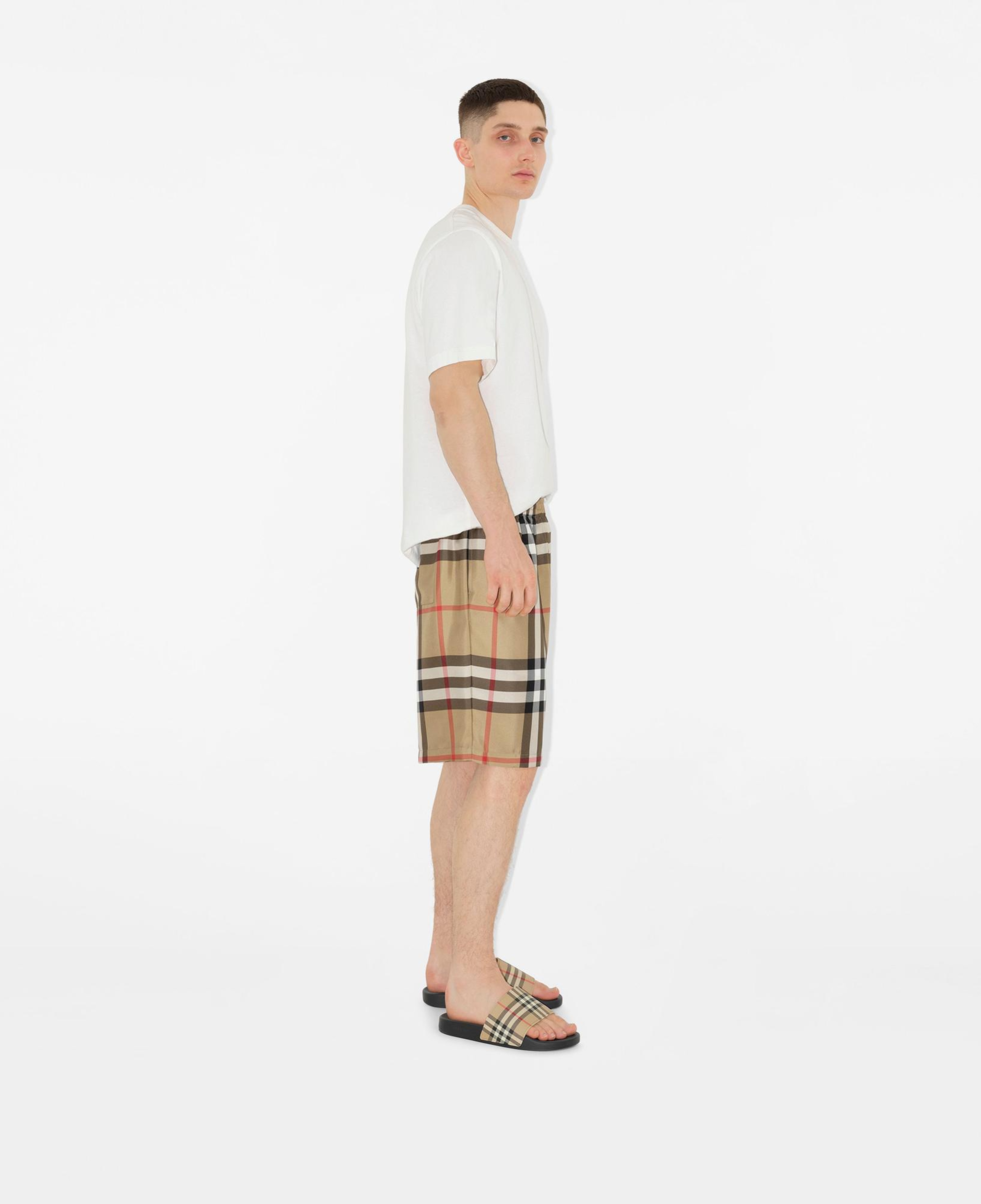 Burberry Bradeston Silk Erkek Bej Şort