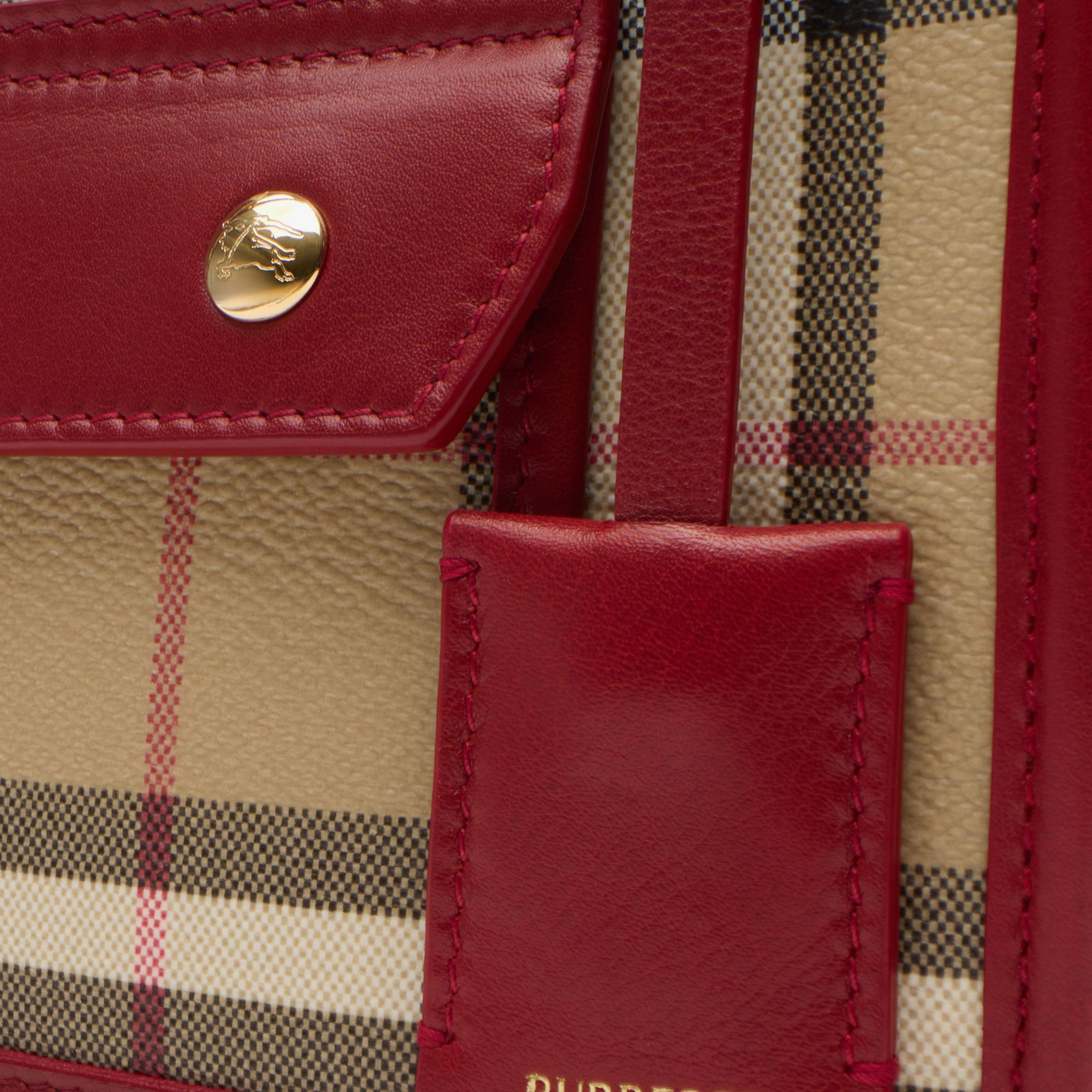 Burberry Freya Tote Kadın Bej Omuz Çantası